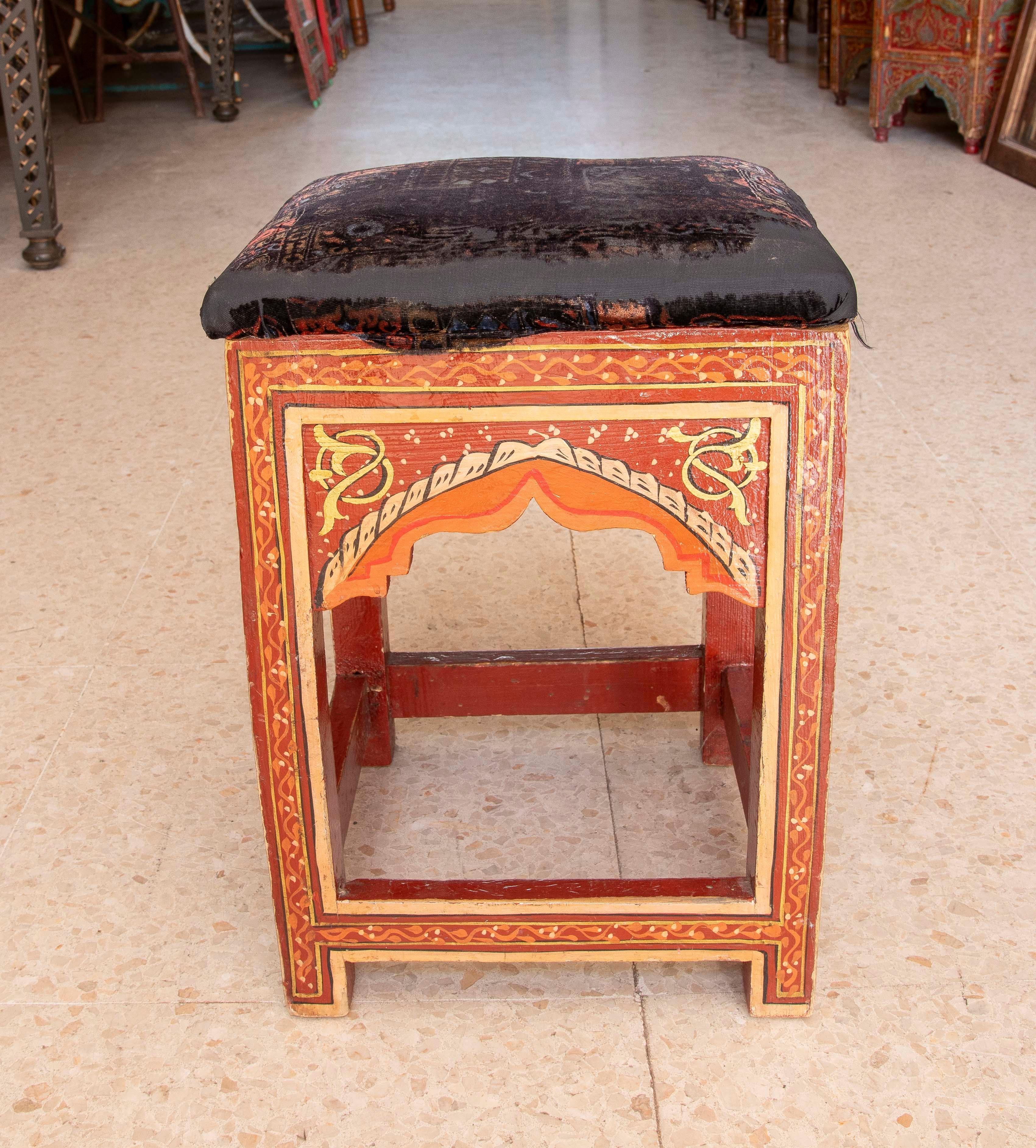 Hand-Painted 1970s Pair of Wooden Stools in Moorish Style Hand Painted in Red Tones For Sale