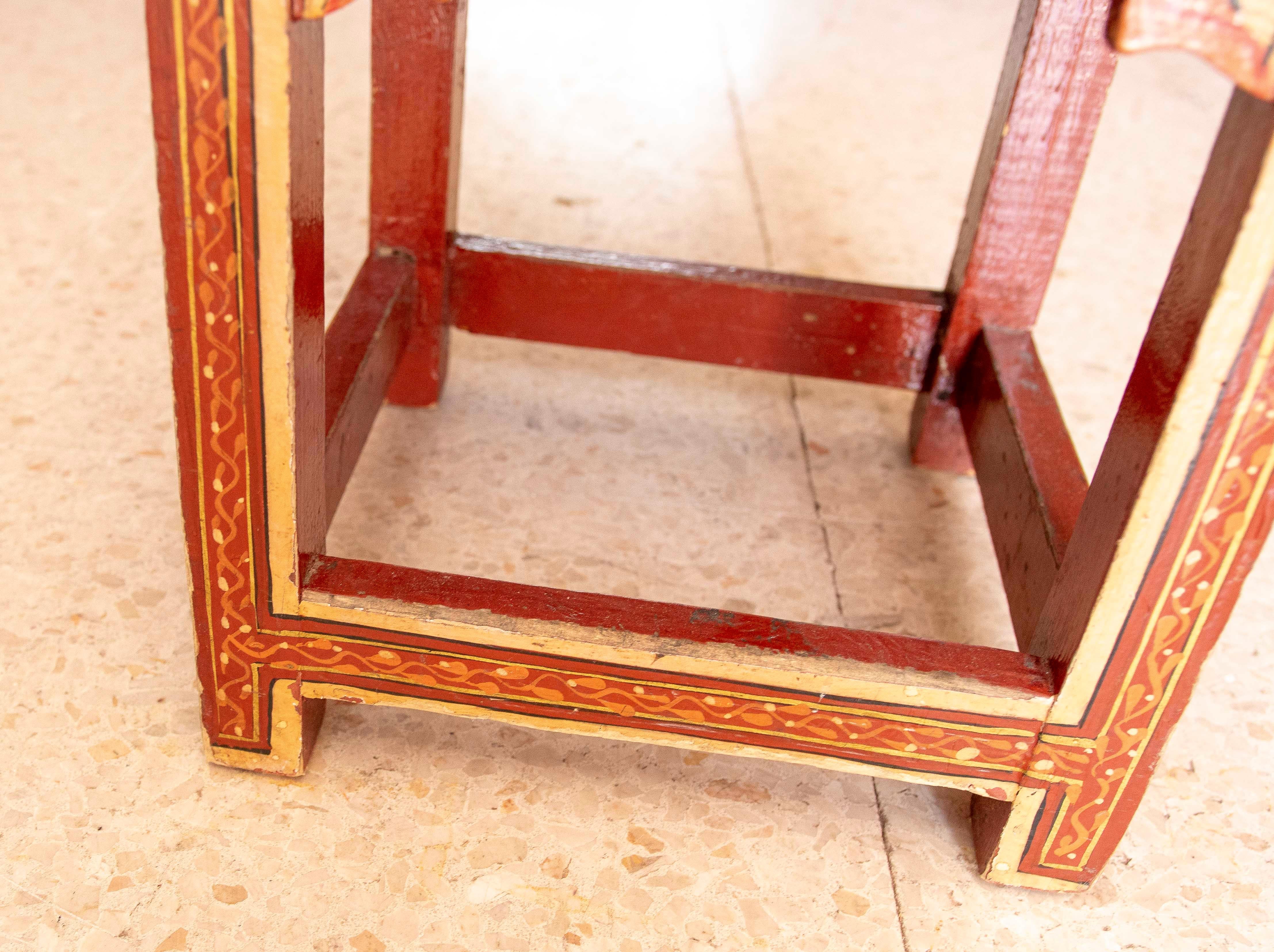 1970s Pair of Wooden Stools in Moorish Style Hand Painted in Red Tones For Sale 2