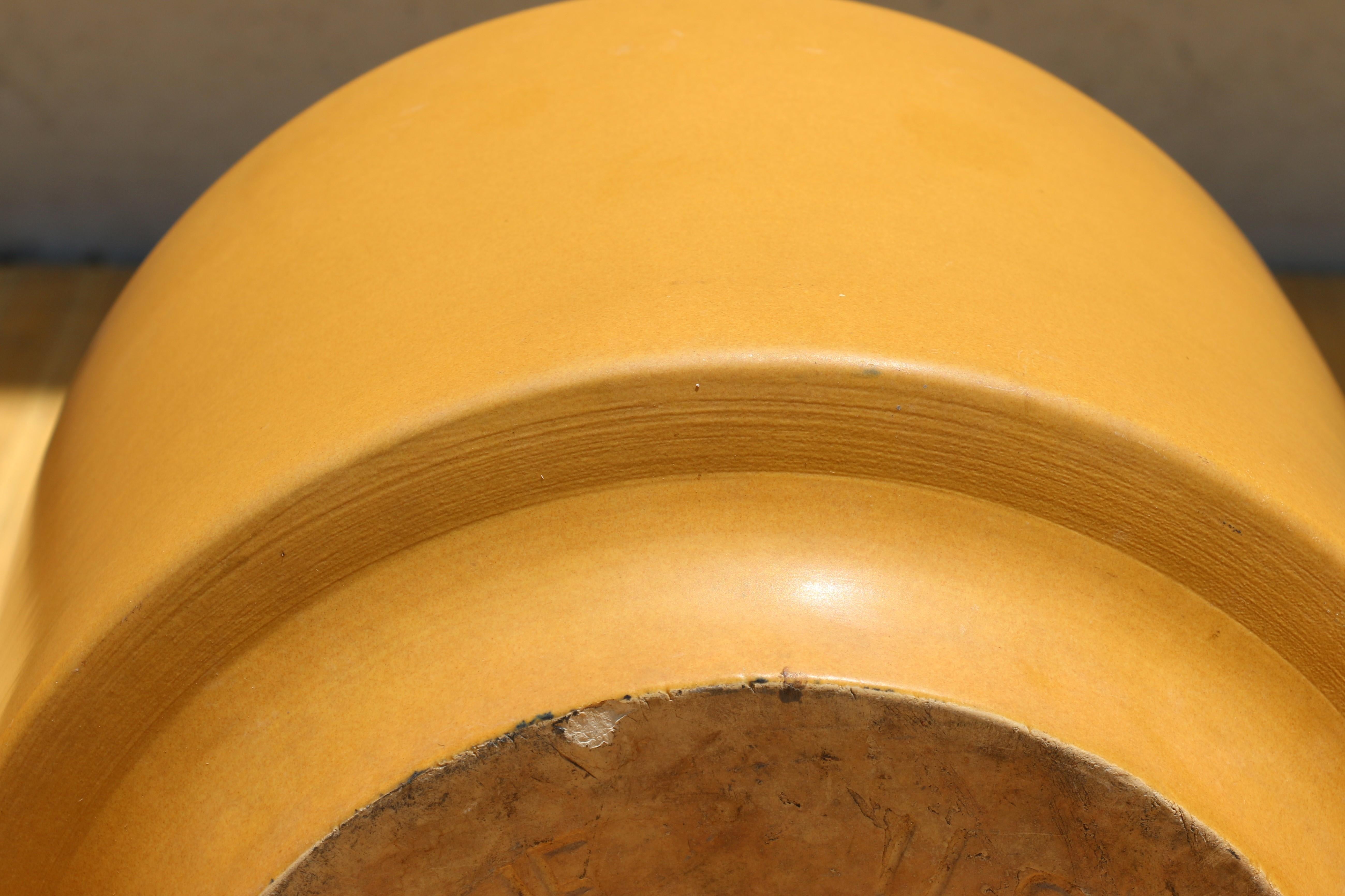 Paire de jardinières modernes des années 1970 à glaçure jaune satiné de Gainey Art Pottery en vente 4