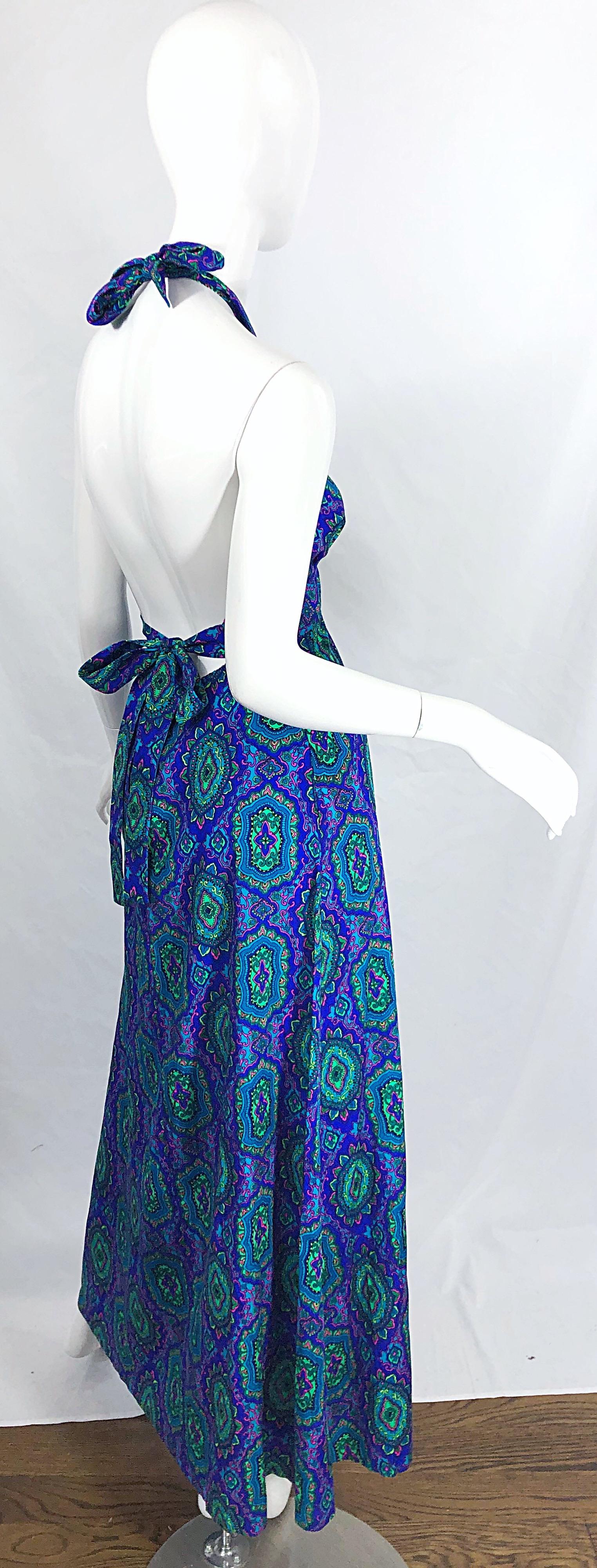 Bleu Robe longue dos nu vintage bohème en coton et rayonne à motif cachemire violet, bleu et vert (années 1970) en vente
