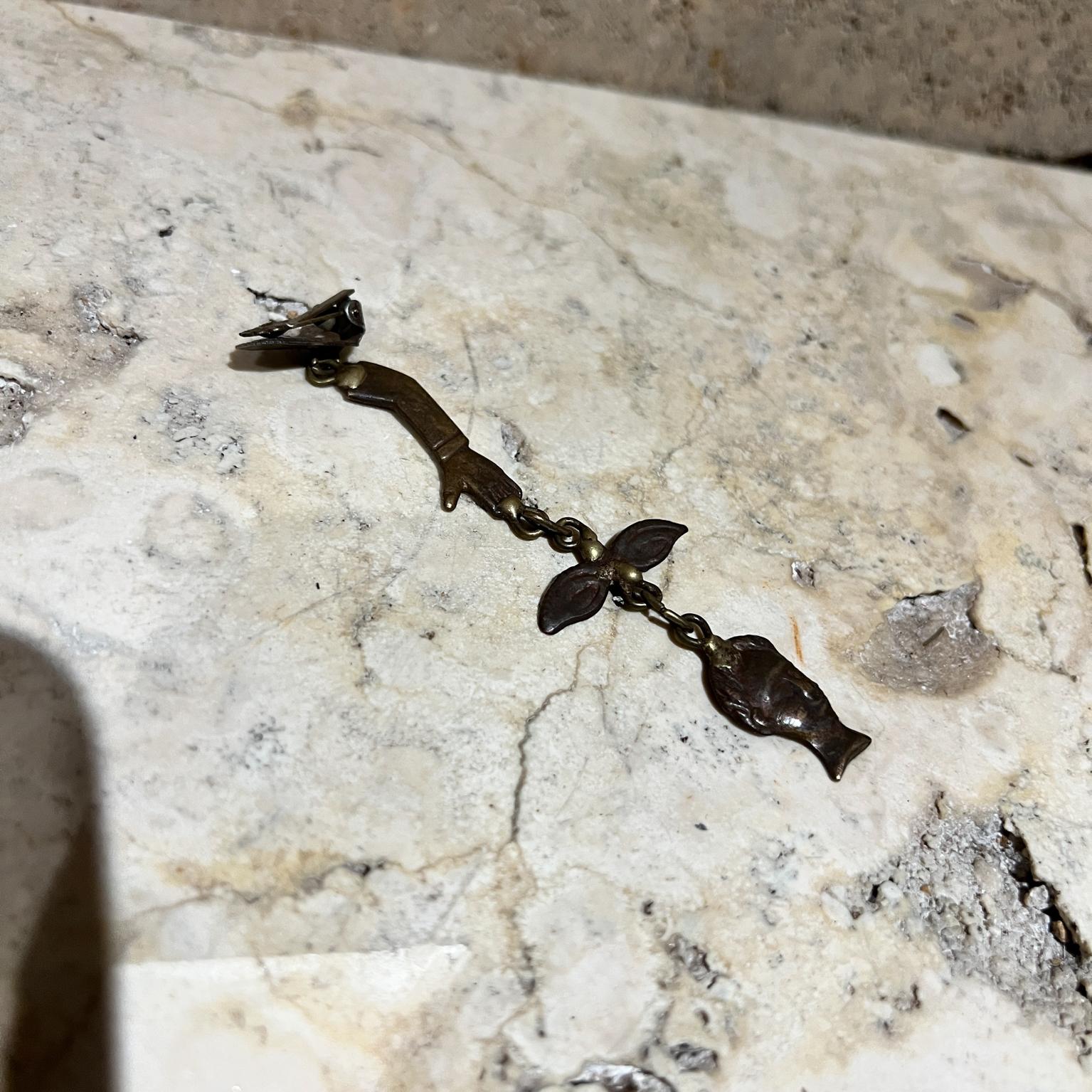 AMBIANIC presents
1970s Pal Kepenyes Sculptural Brass Pendant Milagros
4.5 long x 1.25 w x .13 d
Preowned vintage condition
Refer to images