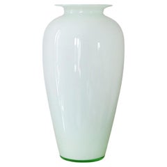 1970er Jahre Blassgrüne undurchsichtige italienische Vase