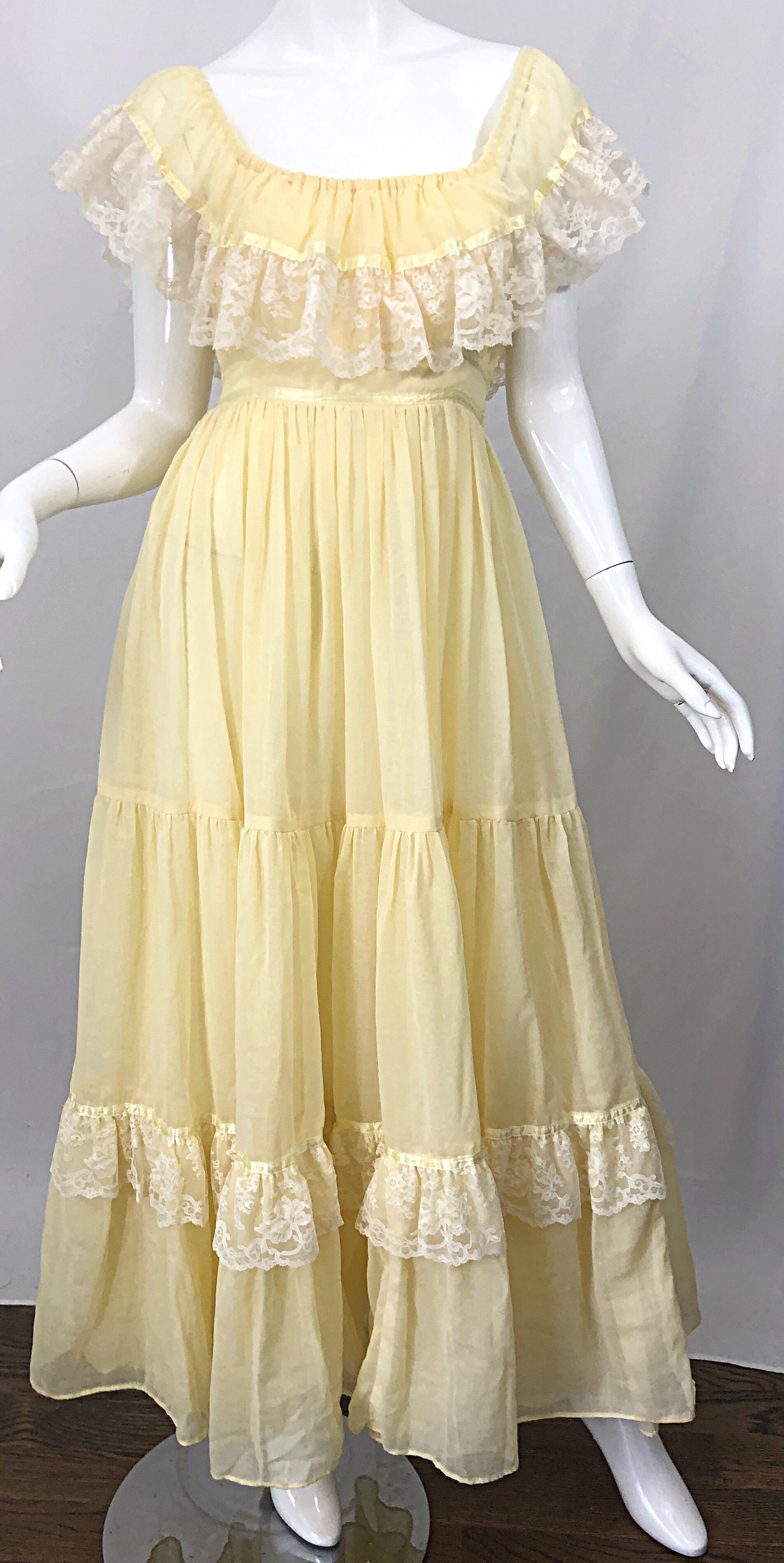 1970s Pale Light Yellow Cotton Voile + Lace Vintage Boho 70s Maxi Dress en vente 5
