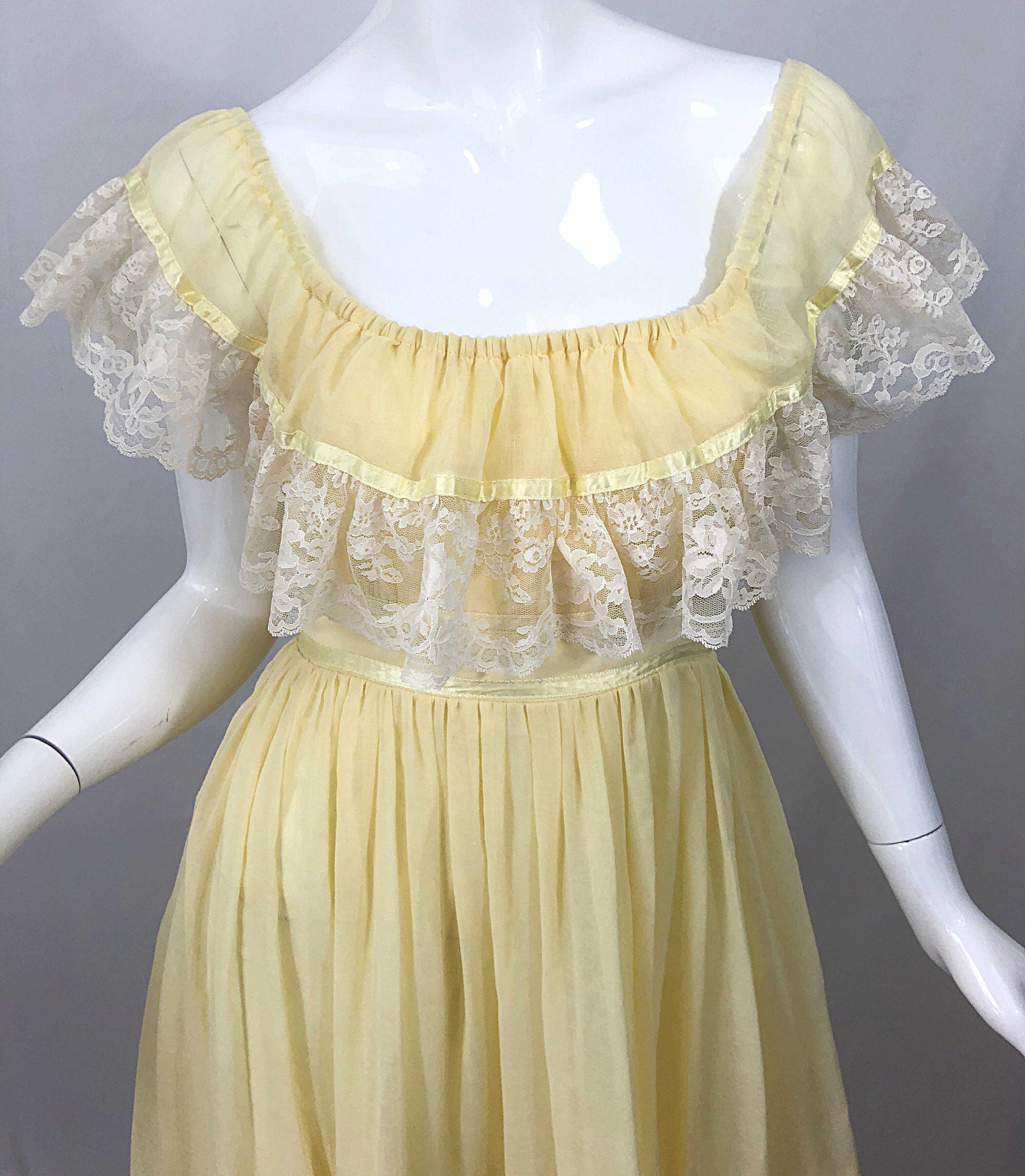 Beige 1970s Pale Light Yellow Cotton Voile + Lace Vintage Boho 70s Maxi Dress en vente