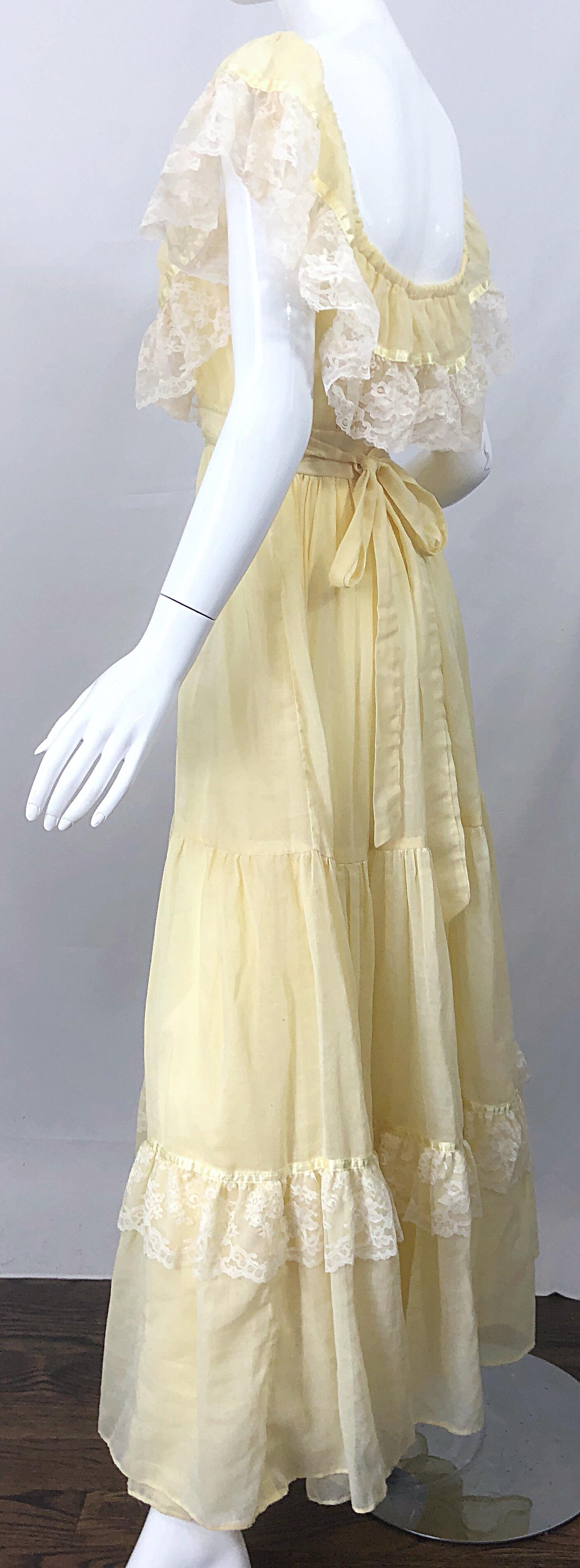 1970s Pale Light Yellow Cotton Voile + Lace Vintage Boho 70s Maxi Dress en vente 1
