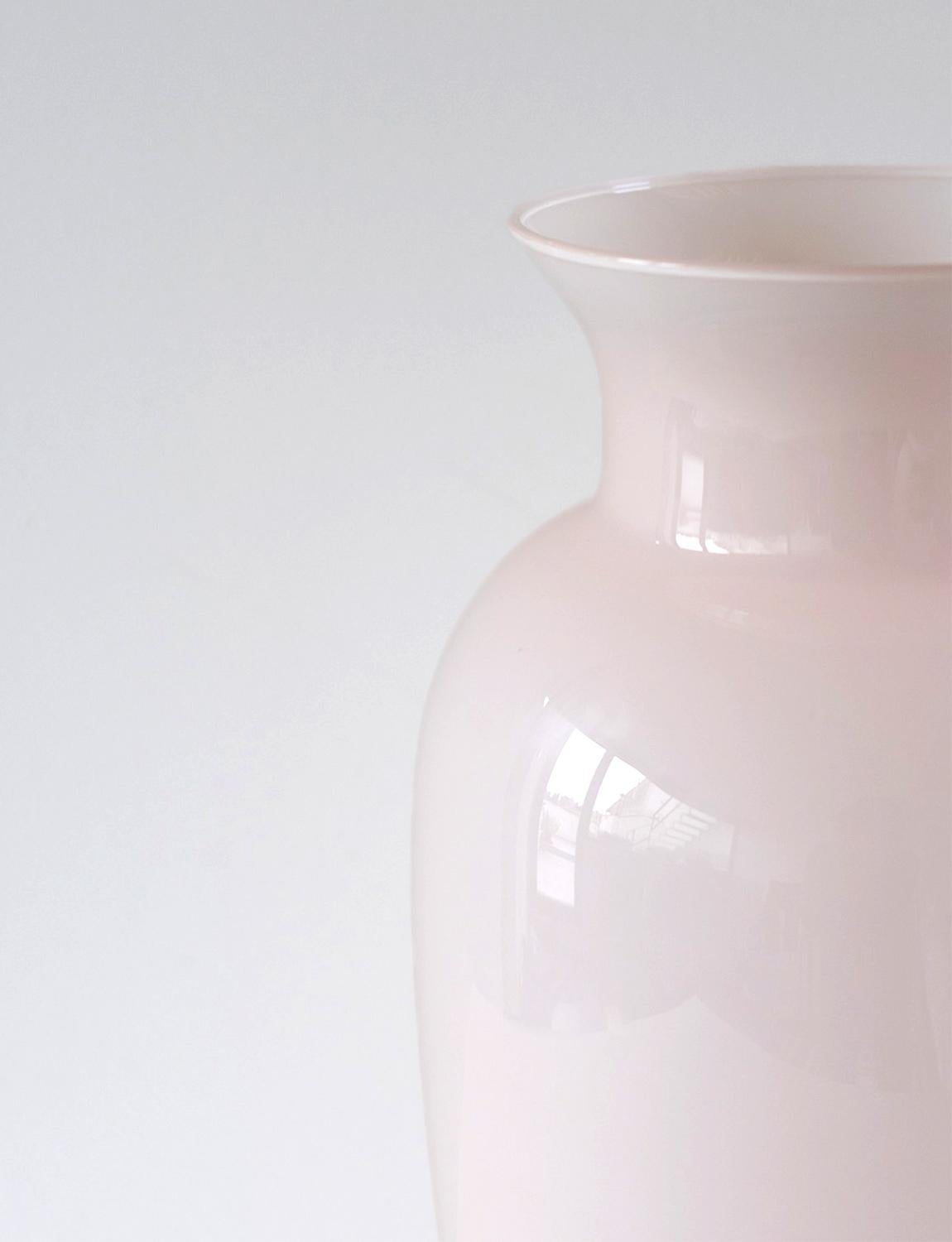 1970s Pale Pink Italian Murano Glass Vase 2