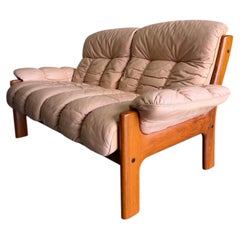 Divano Ekornes Montana a due posti in pelle rosa pallido e teak degli anni '70