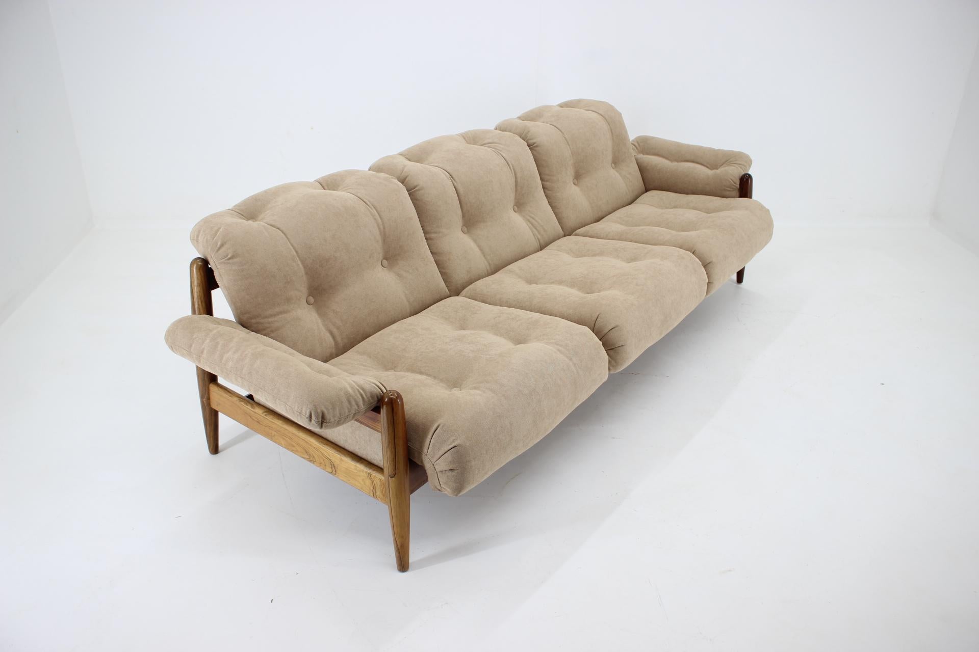 1970s Palisander Three-Seat Sofa In Good Condition In Praha, CZ