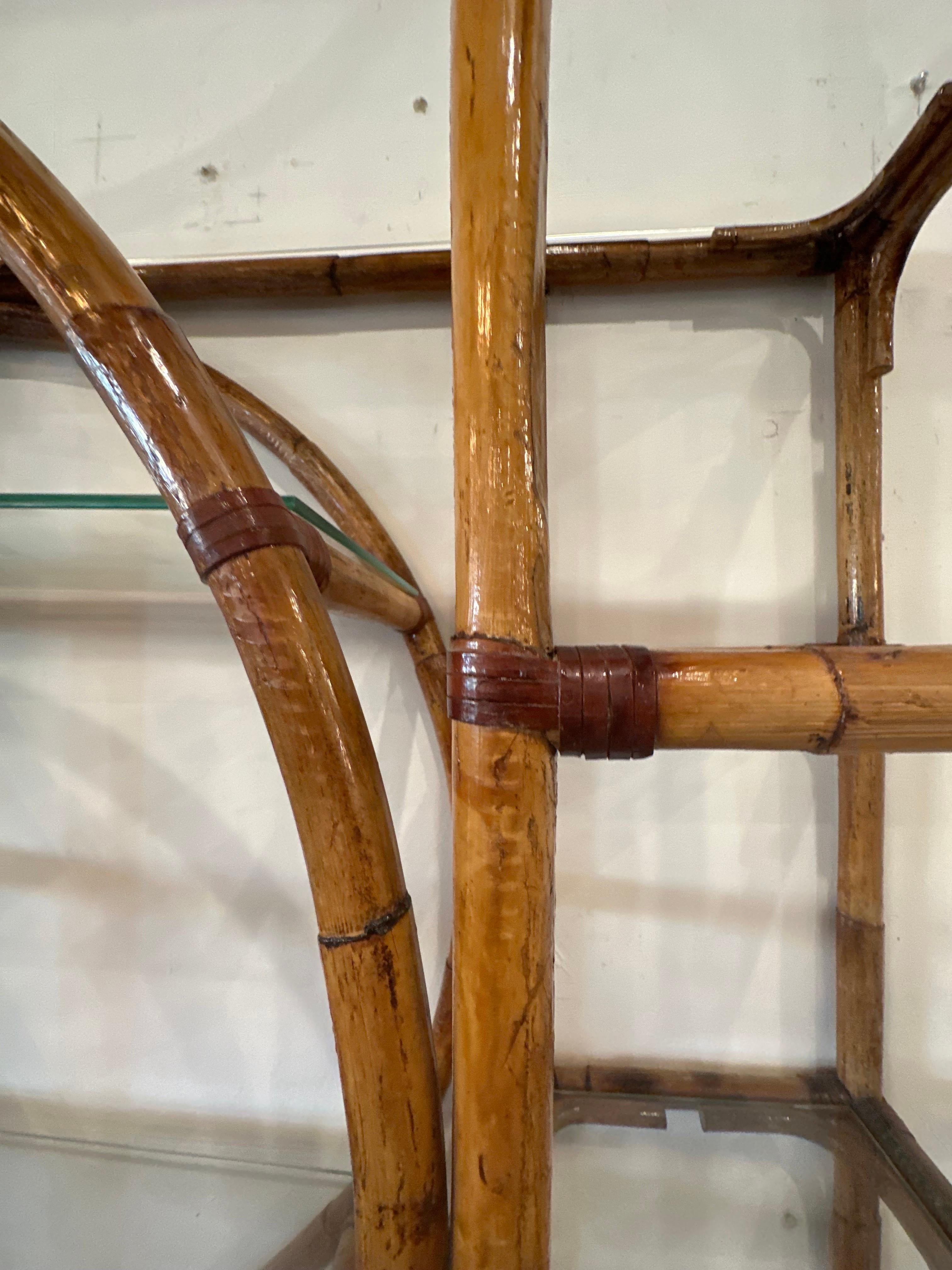 Americano 1970 Palm Beach Circle Rattan Bamboo New Glass Shelves Etagere Pair Shelf in vendita