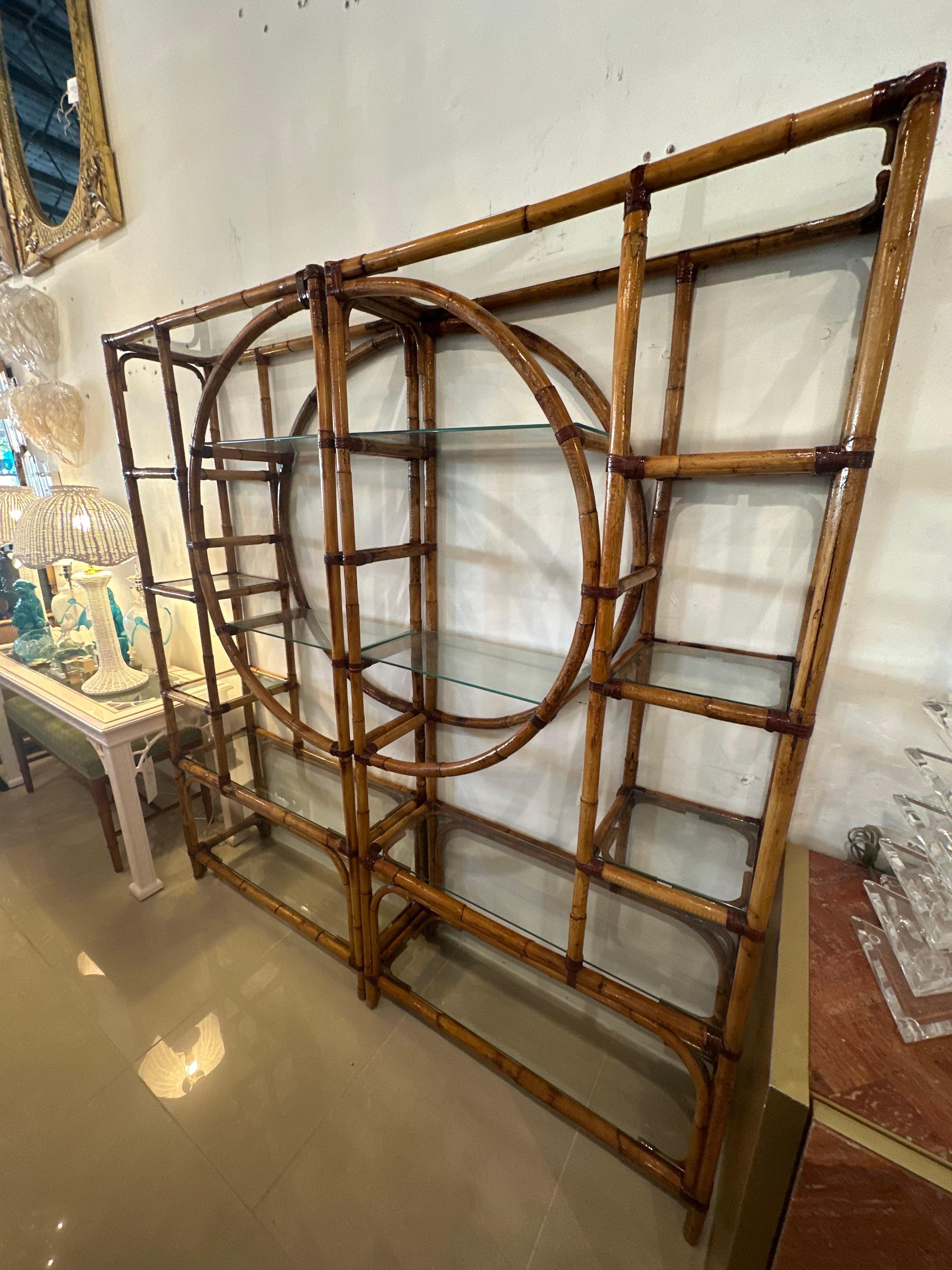 1970 Palm Beach Circle Rattan Bamboo New Glass Shelves Etagere Pair Shelf In condizioni buone in vendita a West Palm Beach, FL
