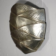 Lampada da parete Palm Beach Hollywood Regency del 1970 in ceramica a foglia d'oro con conchiglia