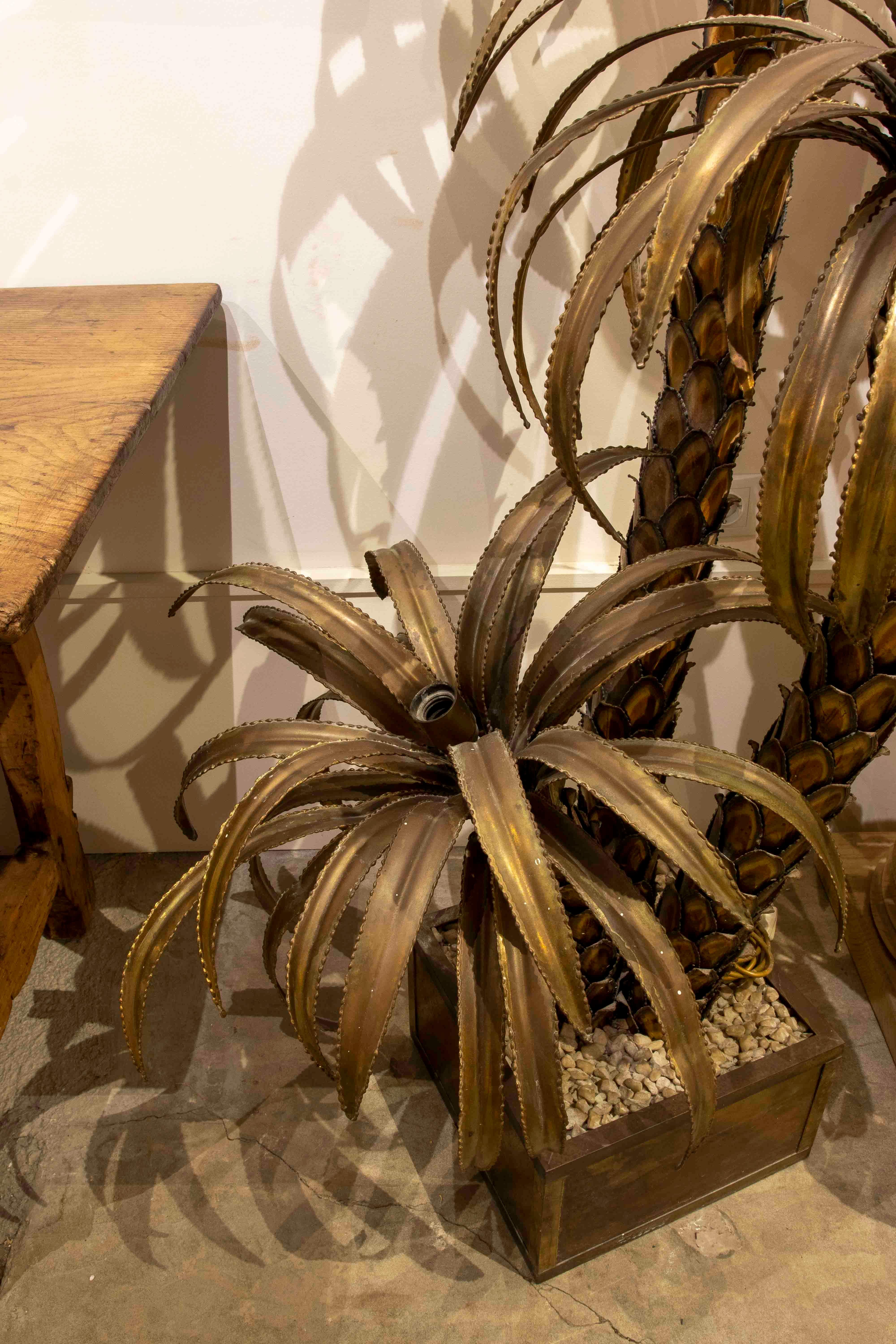 1970s “Palm Tree Floor Lamp in Brass and Patinated Iron Style Maison Jansen In Good Condition For Sale In Marbella, ES
