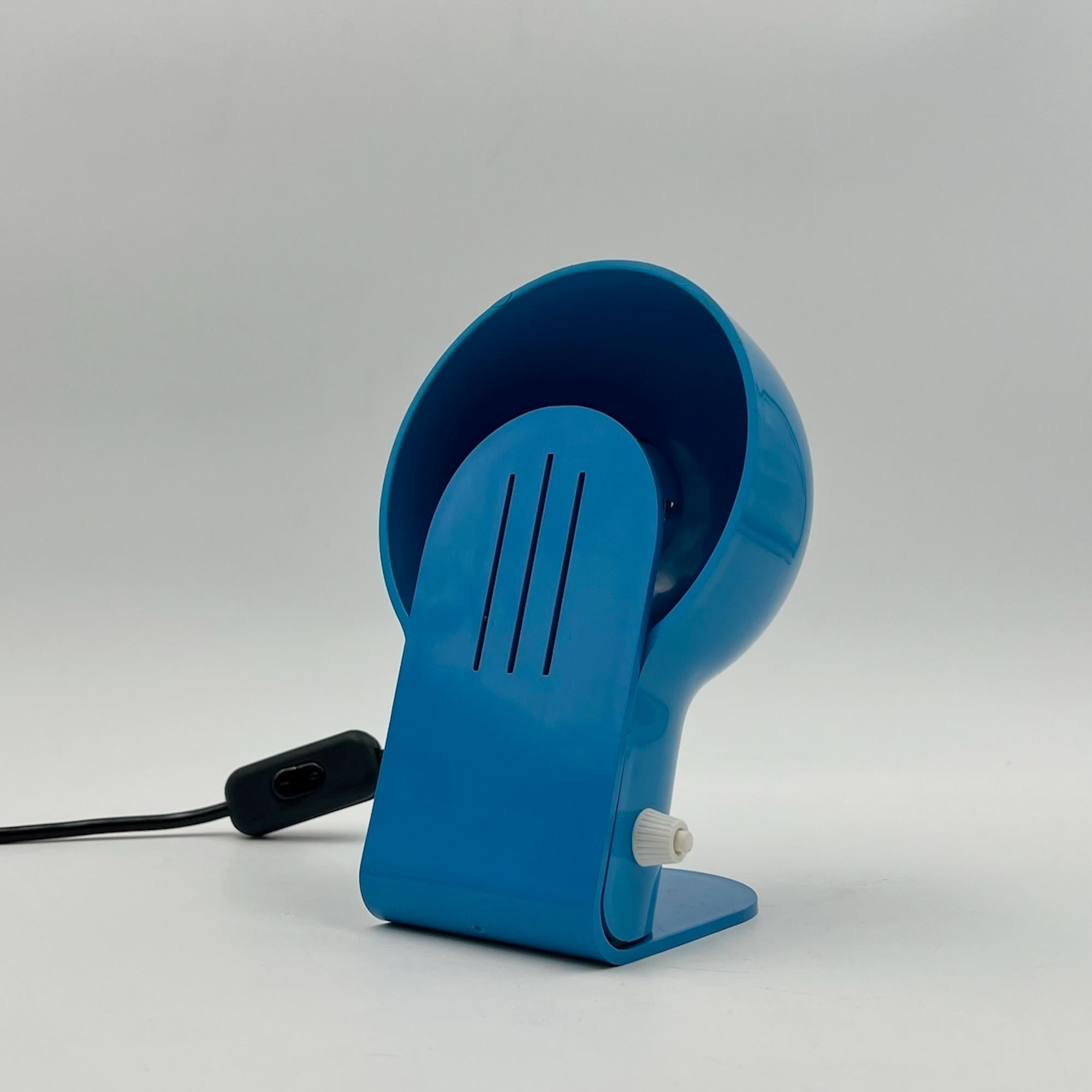 Plastica Lampada da scrivania blu 'Panda' di Ambrogio Pozzi per Harveiluce Italia, anni '70 in vendita