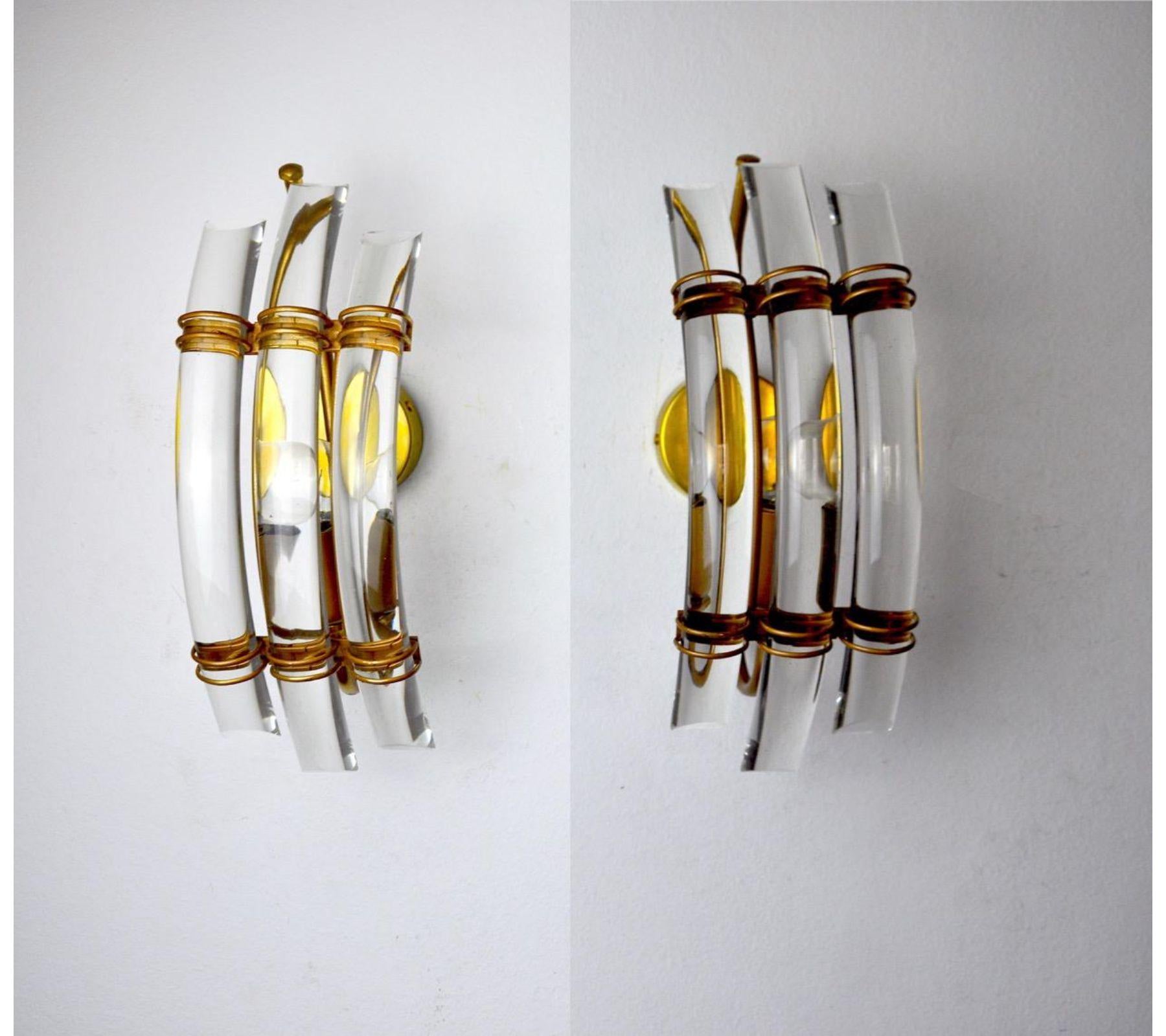 Very nice pair of venini wall lamp produced in italy in the 70s. Cut glass and gilded metal structure. Unique object that will illuminate perfectly and bring a real design touch to your interior. Electricity verified, time mark in accordance with