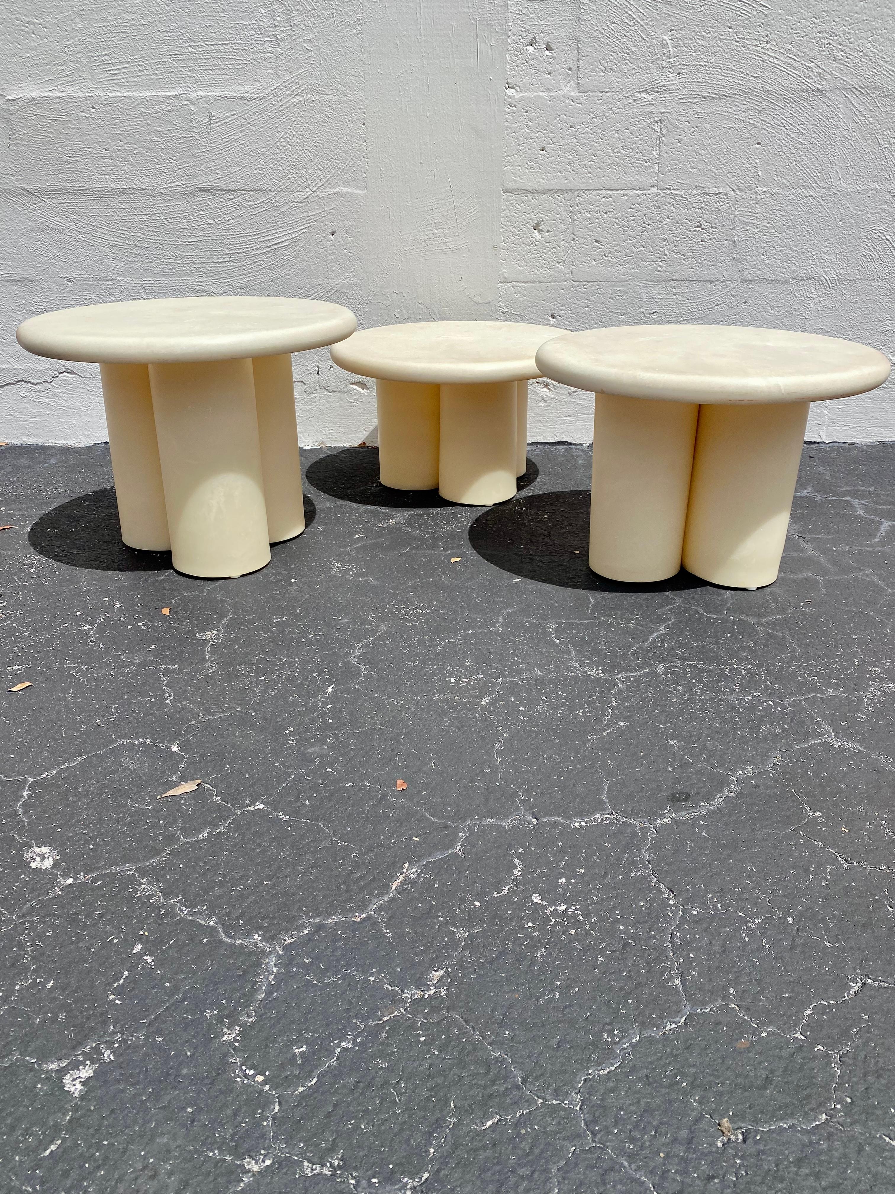 1970s Parchment Molded Resin Clover Mushrooms Nesting Coffee Table In Good Condition For Sale In Fort Lauderdale, FL