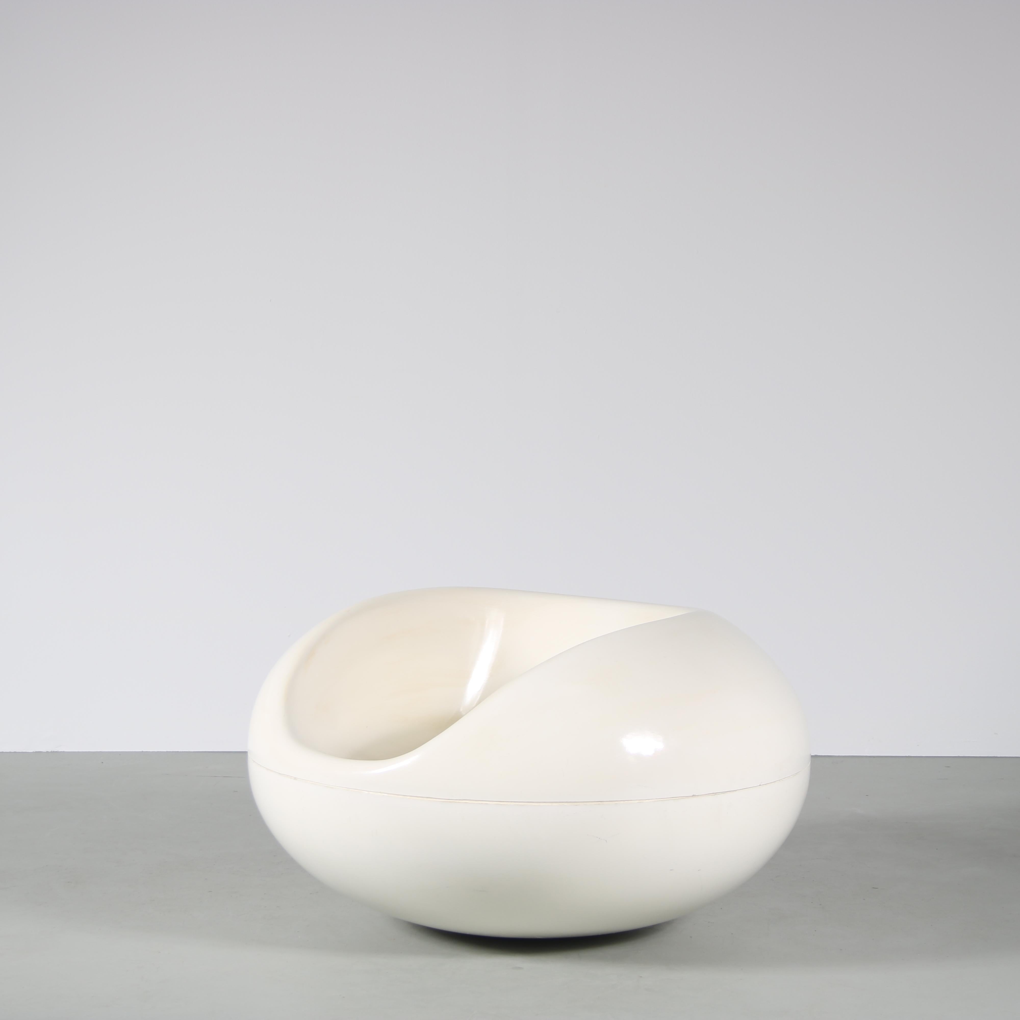 A “Pastil” chair designed by Eero Aarnio, manufactured by Asko in Finland around 1970.

Made of white plastic, this space-age style chair is a real eye-catcher to any decor! Molded into an egg shape with a curved, ergonomically shaped opening for