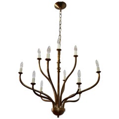 Lampadario a 12 bracci in ottone patinato degli anni '70 attribuito a Hart Associates