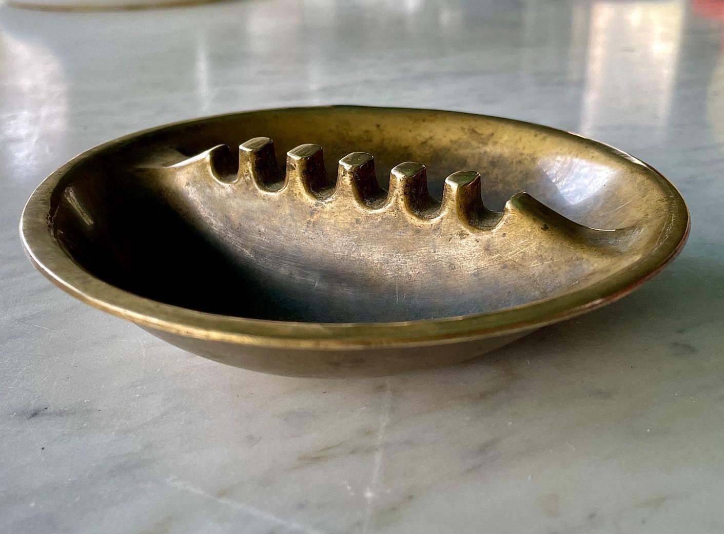 Scultura da tavolo portacenere in ottone patinato degli anni '70 Mid-Century American Design in vendita 3