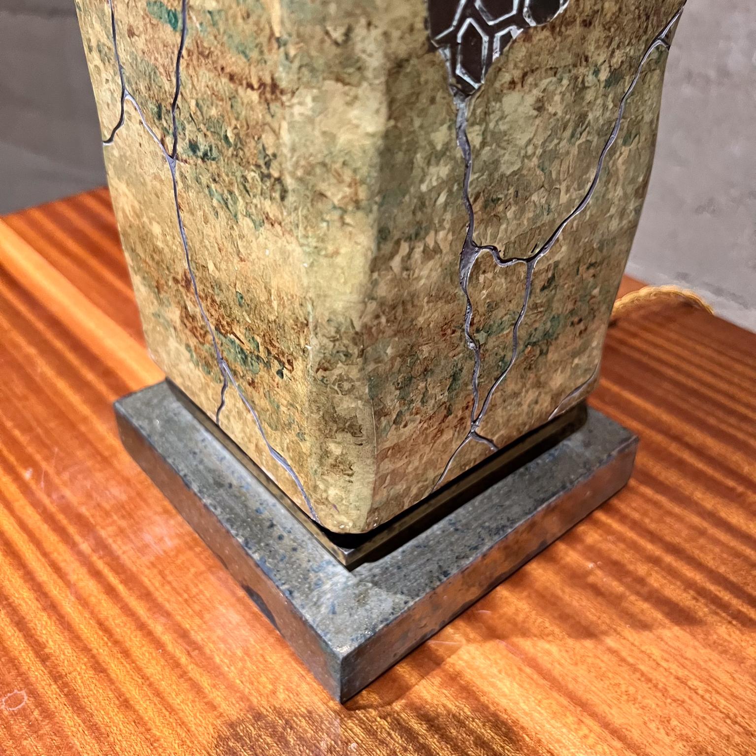 Lámpara de mesa de latón patinado de los años 70 Cerámica artística en venta 7