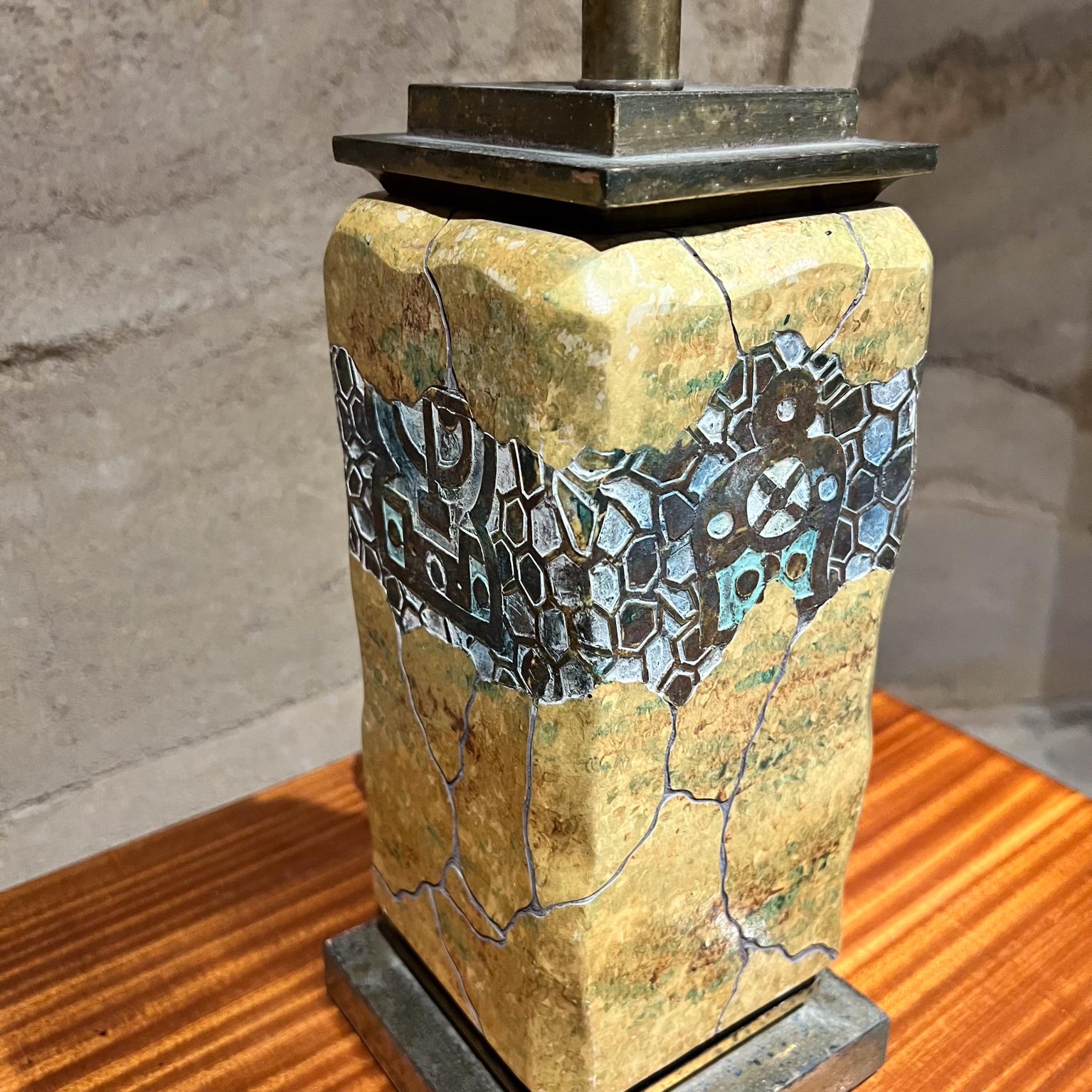 Lámpara de mesa de latón patinado de los años 70 Cerámica artística en venta 1