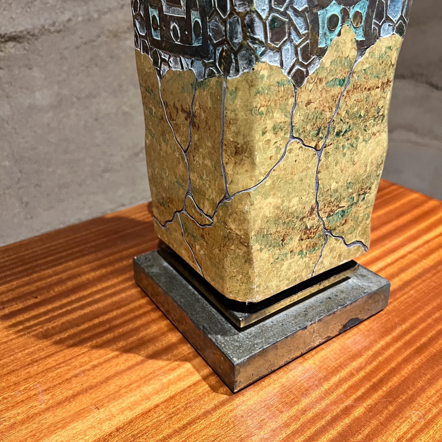 Lámpara de mesa de latón patinado de los años 70 Cerámica artística en venta 2