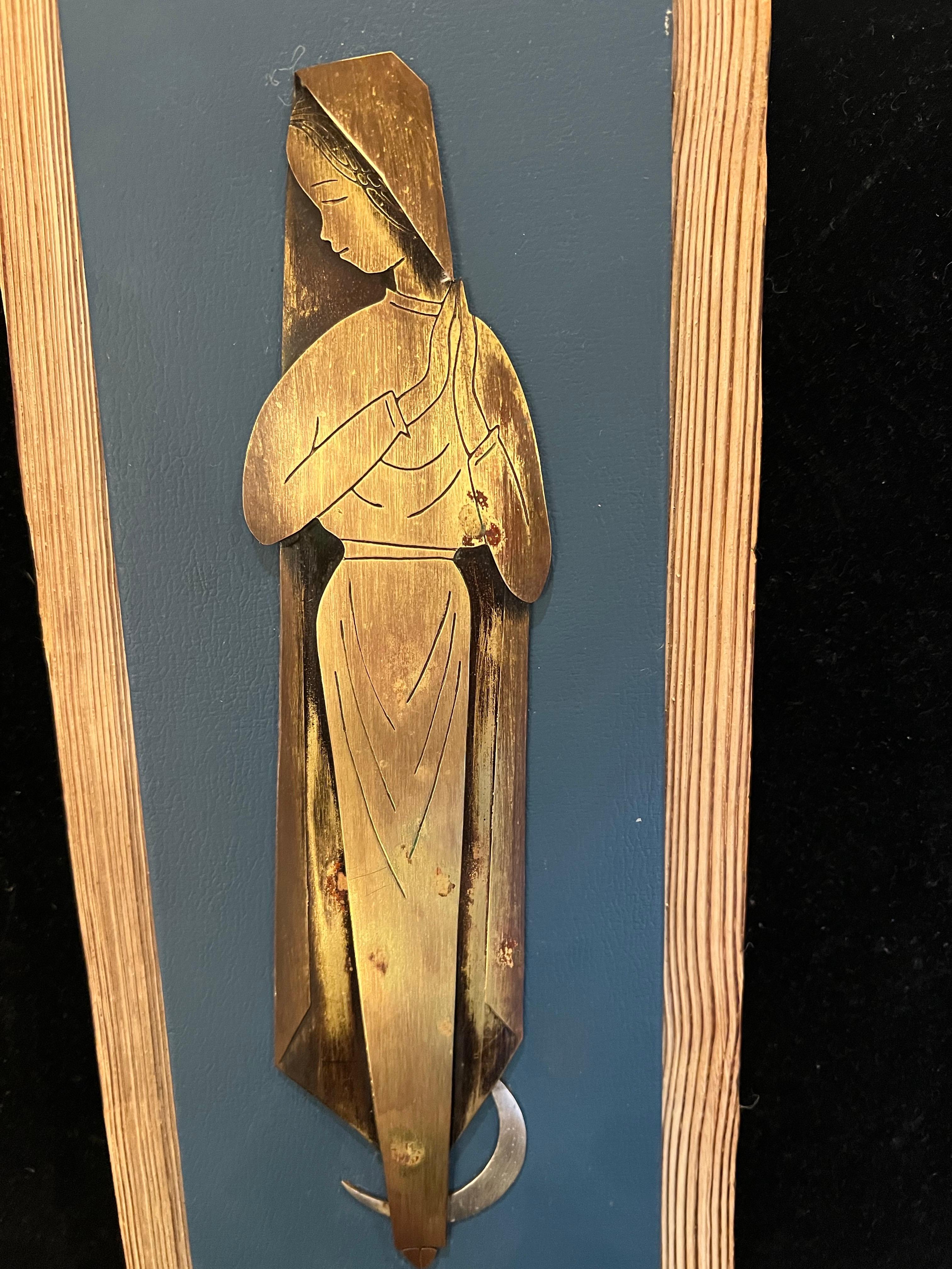 1970's Patinated Brass Wandrelief in Treibholz Religiöse Madonna Figur (Moderne der Mitte des Jahrhunderts) im Angebot