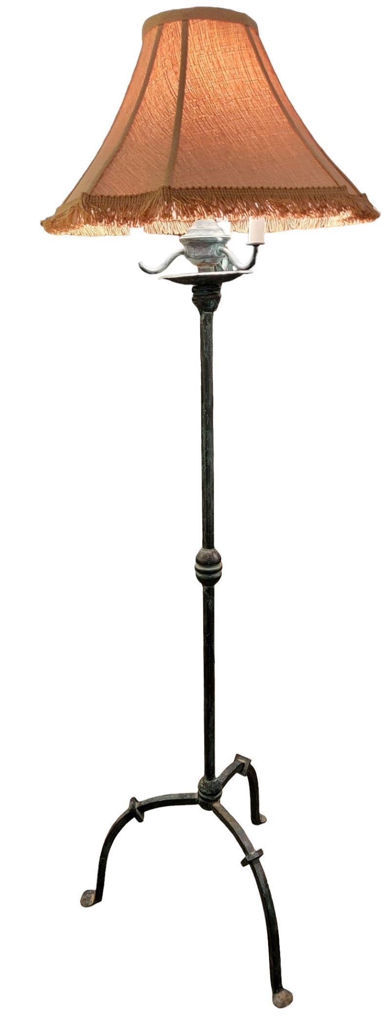 Paul Ferrante Iron Floor lamp with 2 ties of lighting. The Floor lamp has four lights underneath the Vintage fringed linen shade. There is a larger center light that sits at the top of the lamp with three smaller lights surrounding the main large