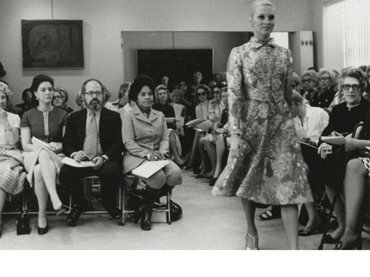 Pauline Trigère - Ensemble robe et veste en brocart doré métallisé, années 1970 en vente 6