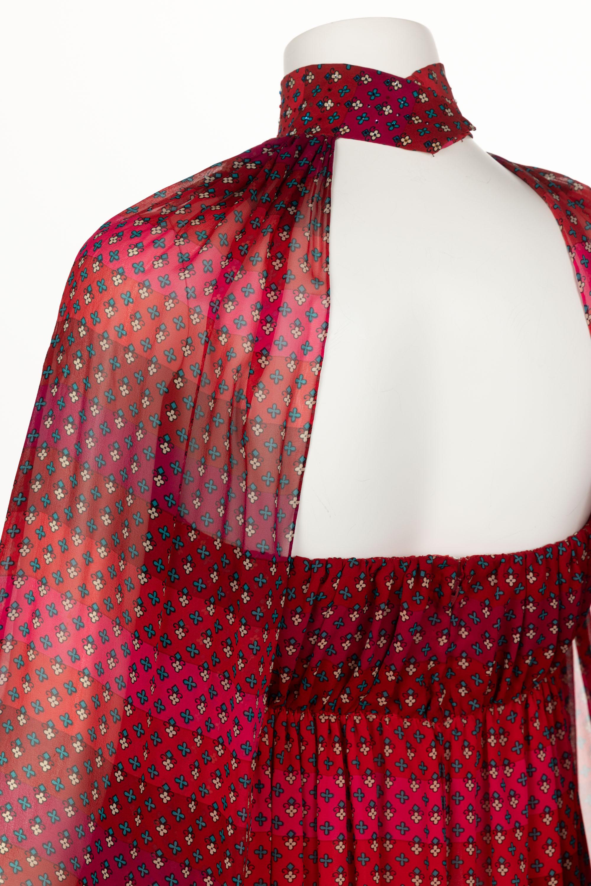 1970s  Pauline Trigère Red Print Strapless Dress & Cape Set For Sale 7