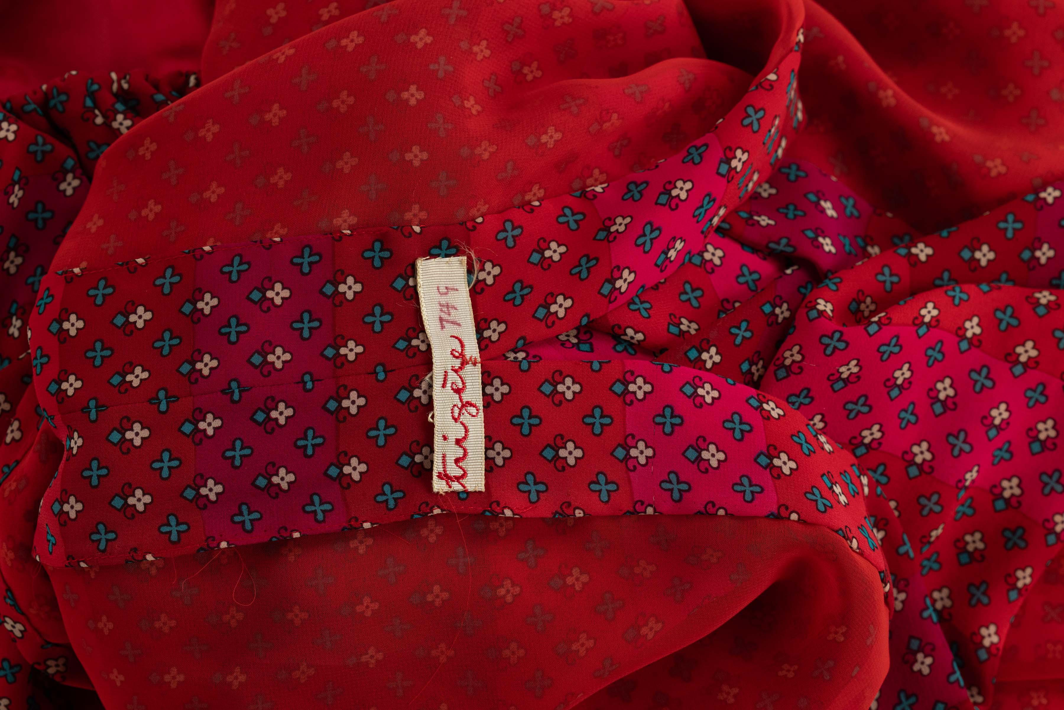 1970s  Pauline Trigère Red Print Strapless Dress & Cape Set For Sale 10