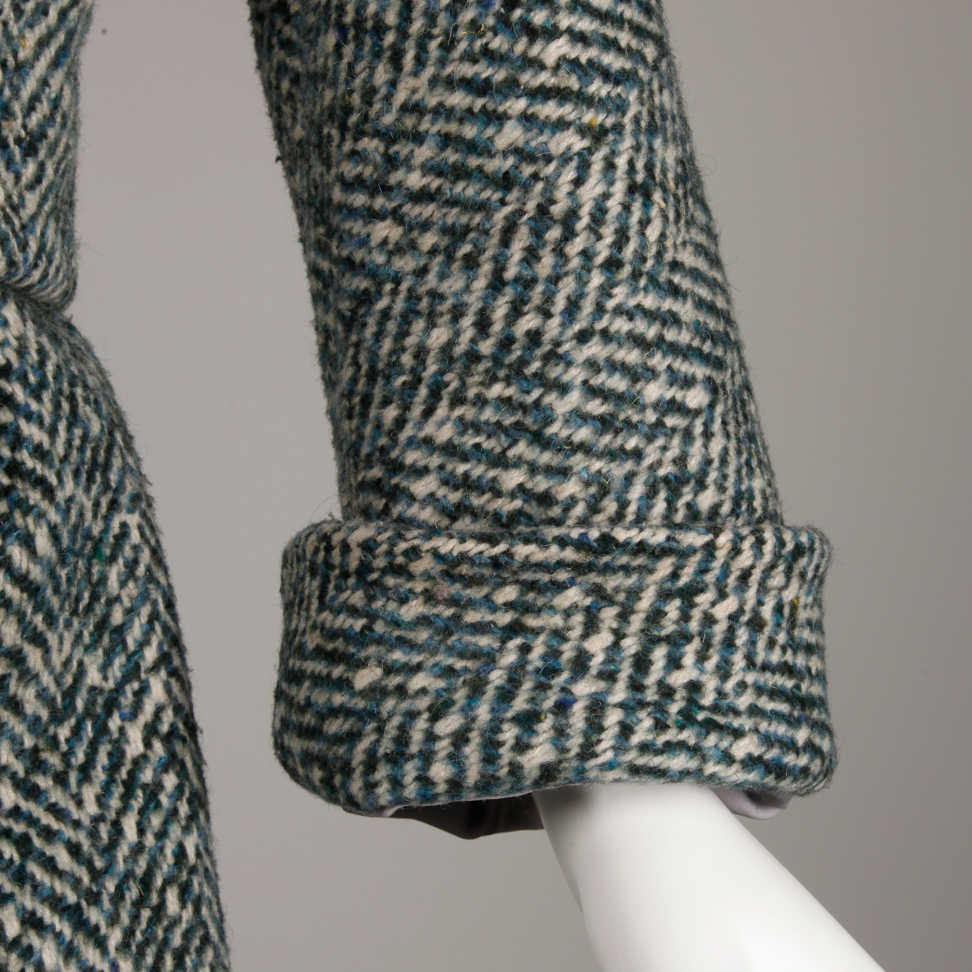 1970 Pauline Trigere Vintage Herringbone Heavy Wool Belted Coat (Manteau à ceinture en laine épaisse) en vente 6