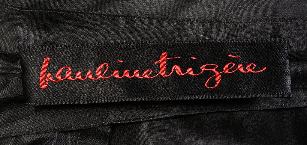 1970er Pauline Trigere Wickelkleid aus Seidenchiffon im Wickelstil mit großem passenden Schal im Angebot 3