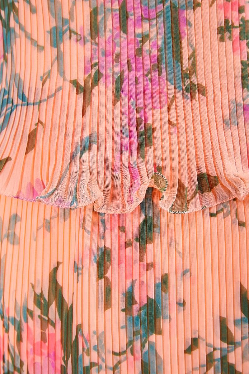 1970s Peach Accordion Pleat Floral Print Maxi Dress In Excellent Condition For Sale In London, GB