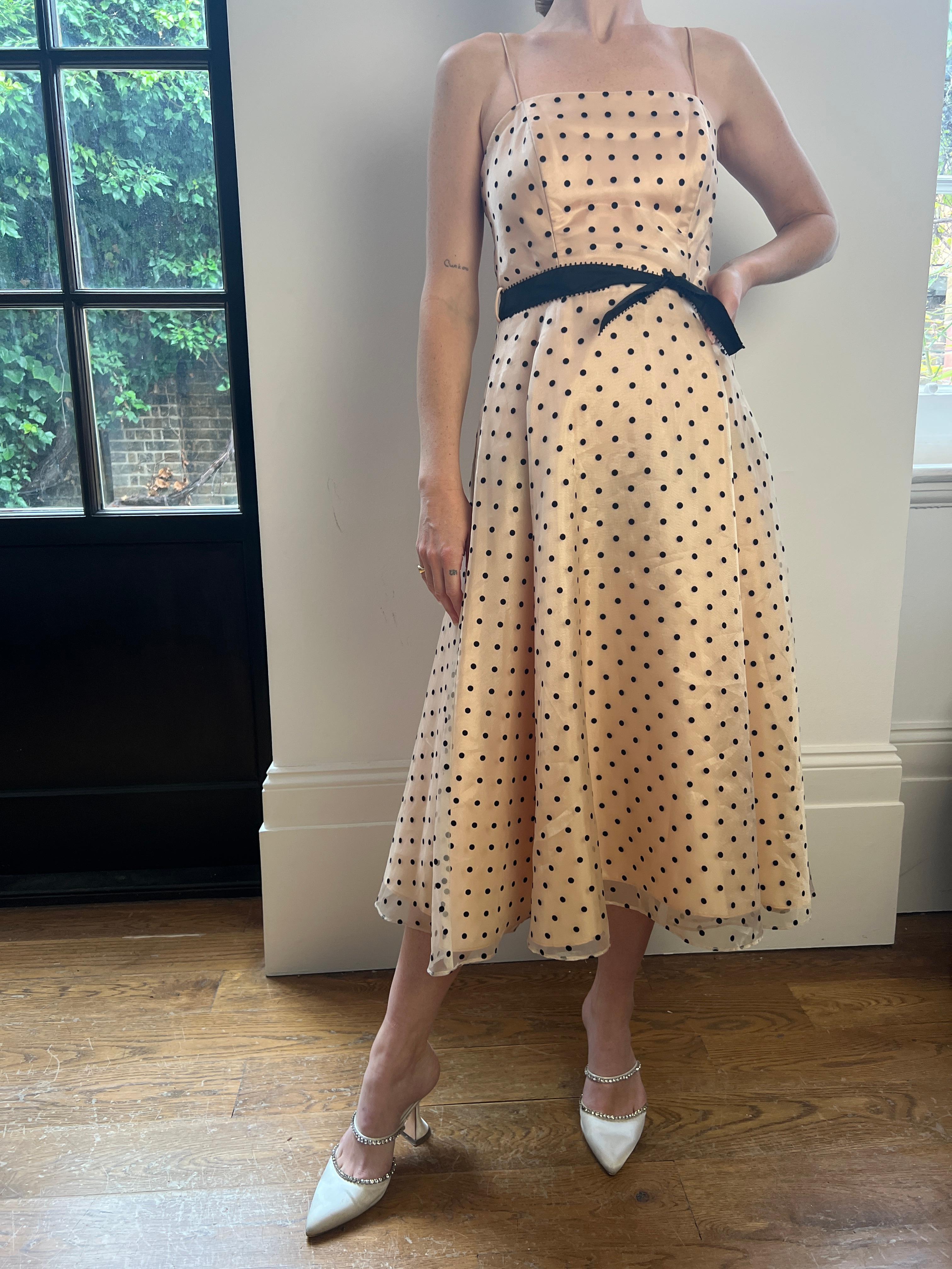 Vestido de lunares de terciopelo melocotón y negro de los años 70 en venta 1
