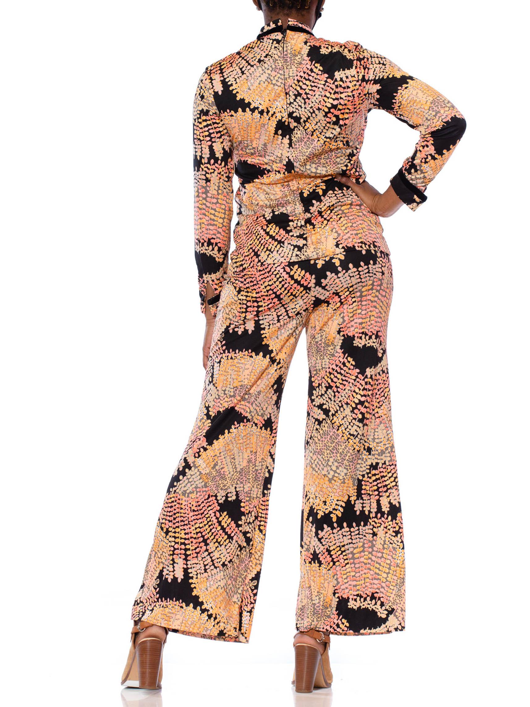 1970S Peach & Black Polyester Jersey Leafy Printed Blouse Pants Ensemble In Excellent Condition In New York, NY