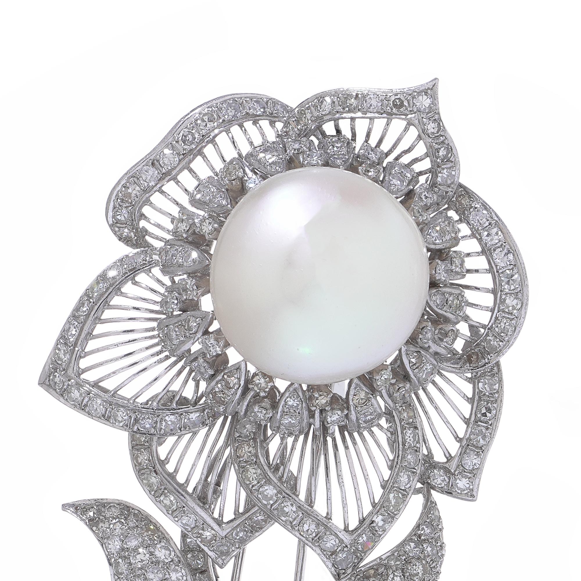 Broche en or blanc et argent avec perles et diamants des années 1970 en vente 1