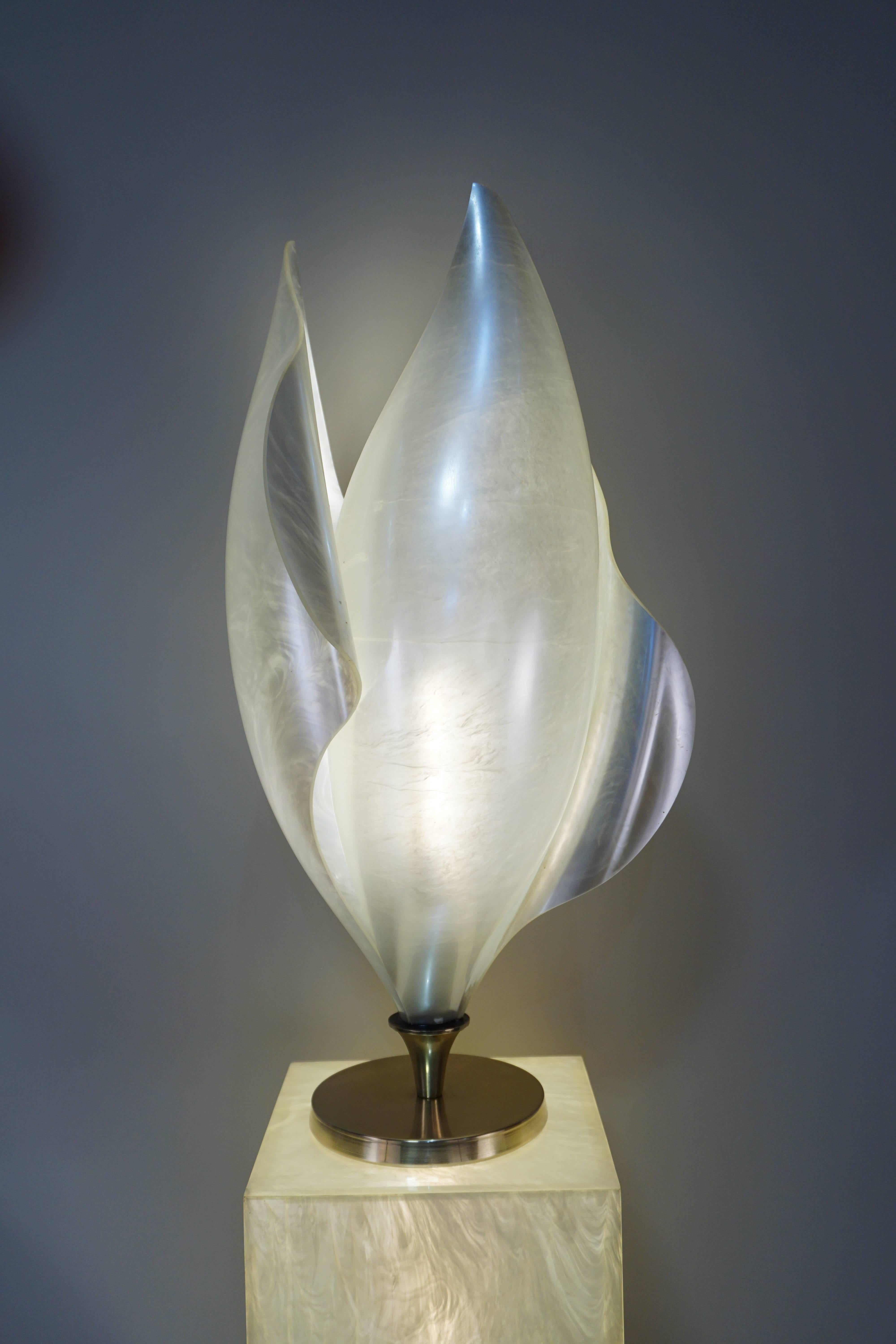 Fabulous 1970s Canadian shell shaped pearl color two part Lucite table lamp by designer Rougier.