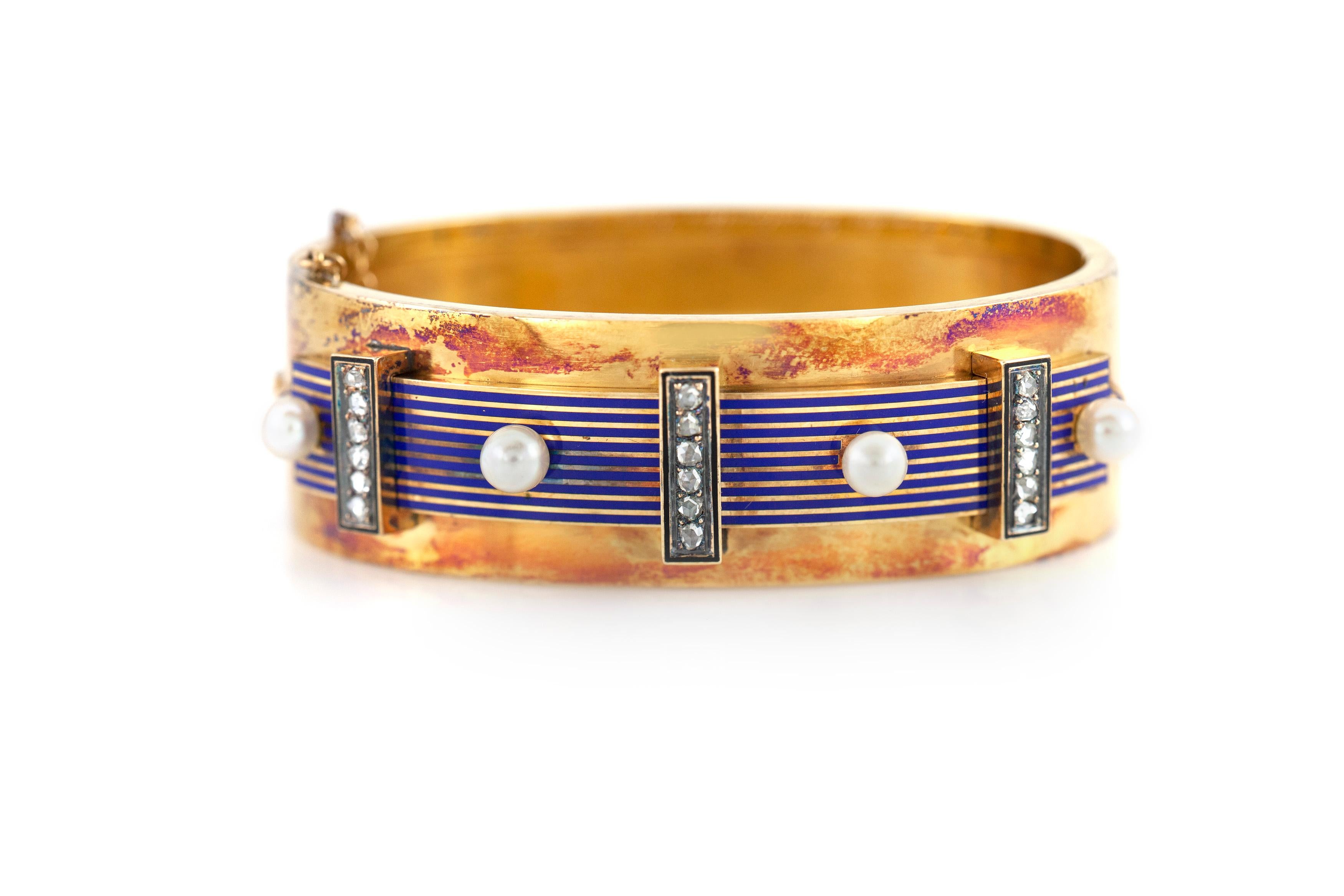 The bangle is finely crafted in 18k yellow gold with pearls and diamonds weighing approximately total of 0.36 carat.
