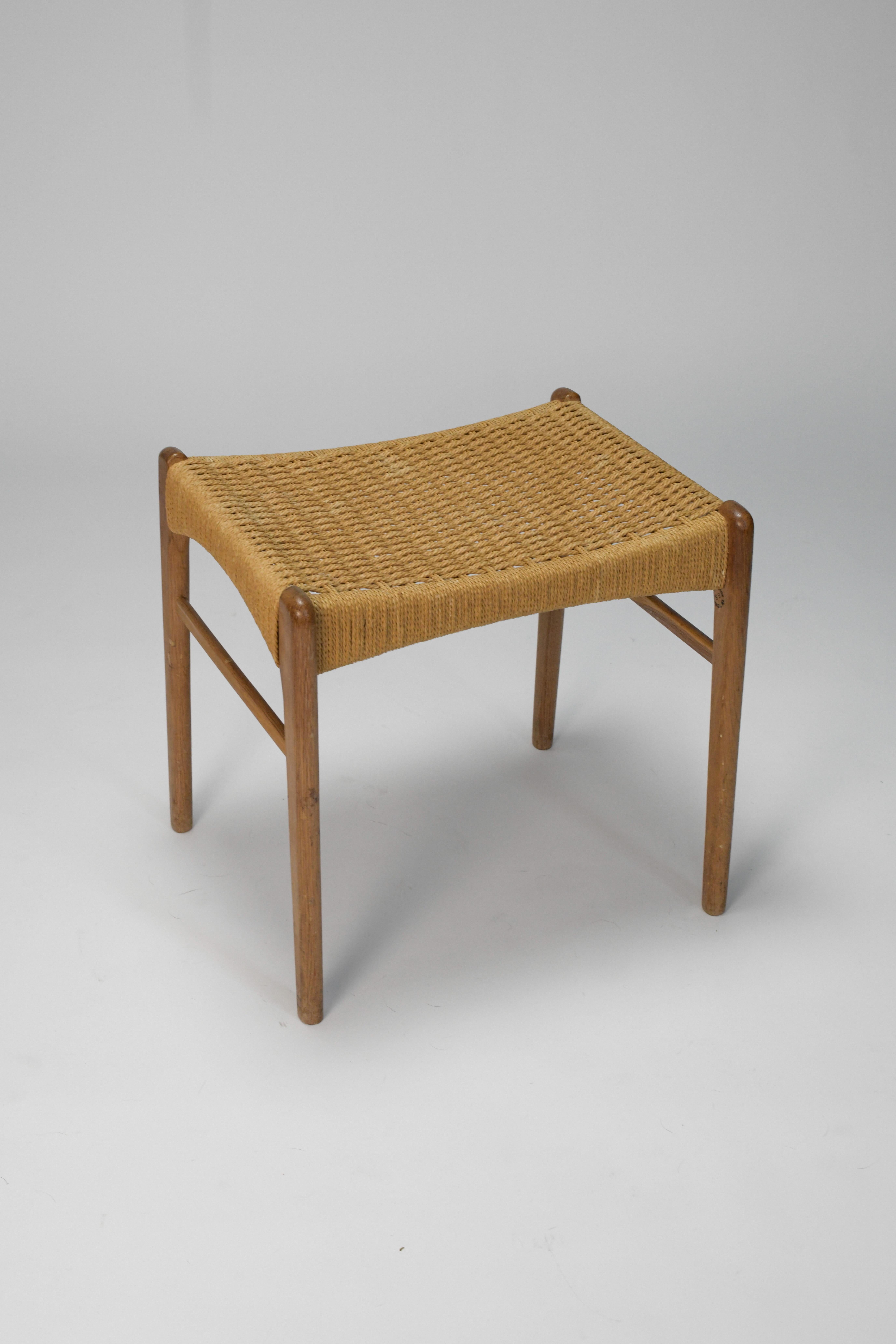 Mid-Century moderno Sgabello anni '70 Peder Kristensen in quercia e corda di carta di Glyngøre Stolefabrik in vendita