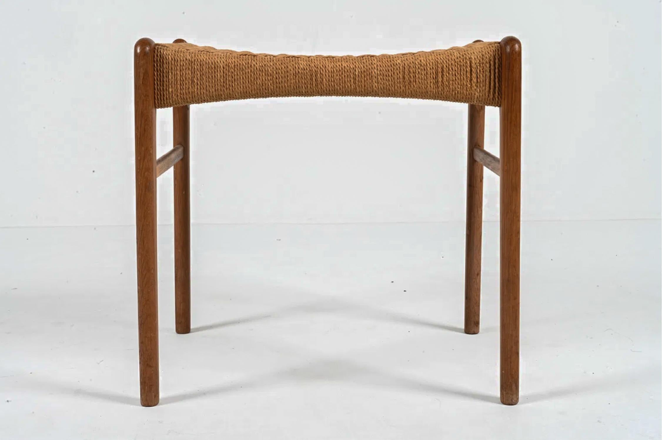 Sgabello anni '70 Peder Kristensen in quercia e corda di carta di Glyngøre Stolefabrik In condizioni buone in vendita a Los Angeles, CA