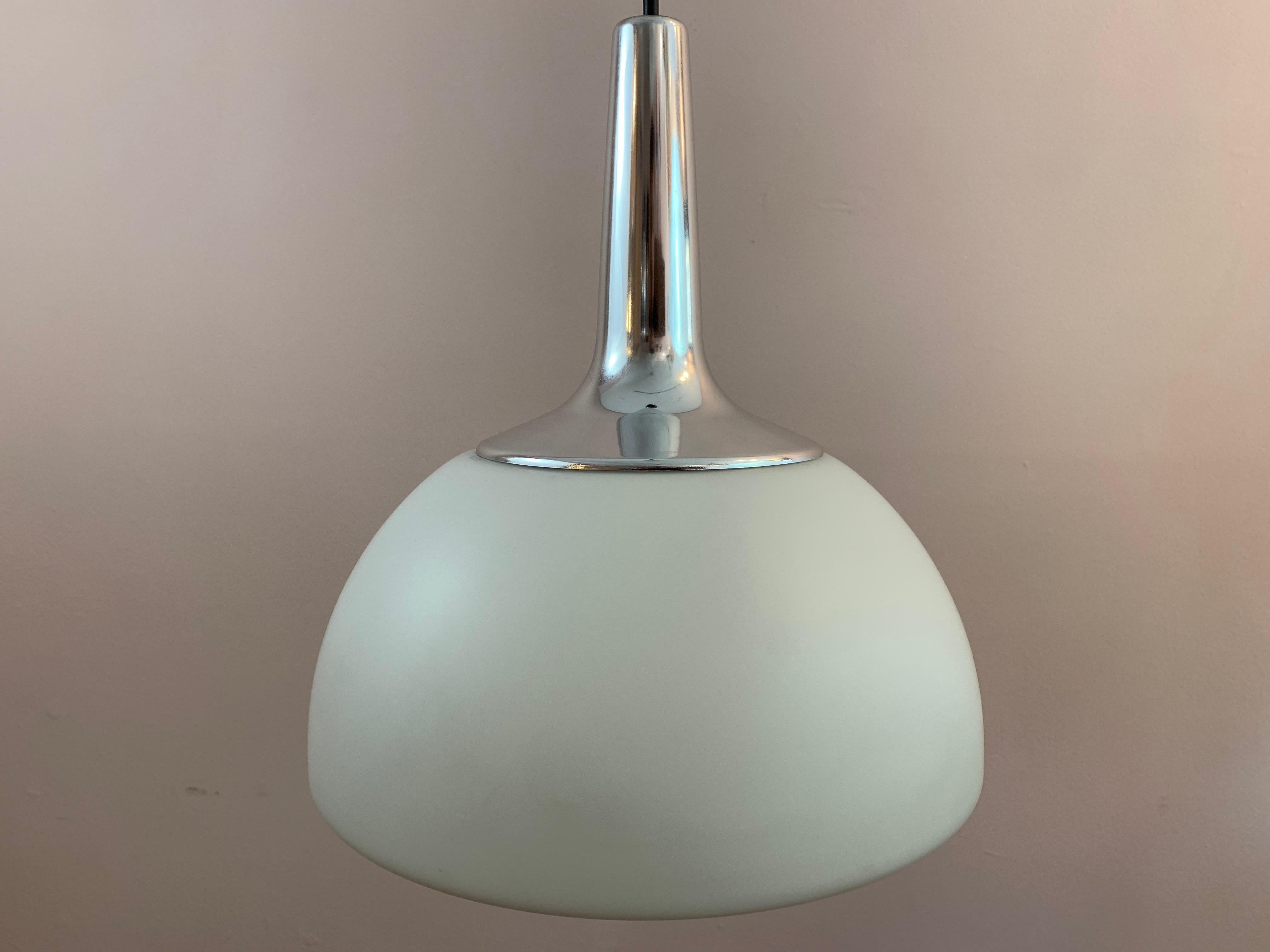 1970s Peill & Putzler Opaline & Chrome Pendant Light en vente 2