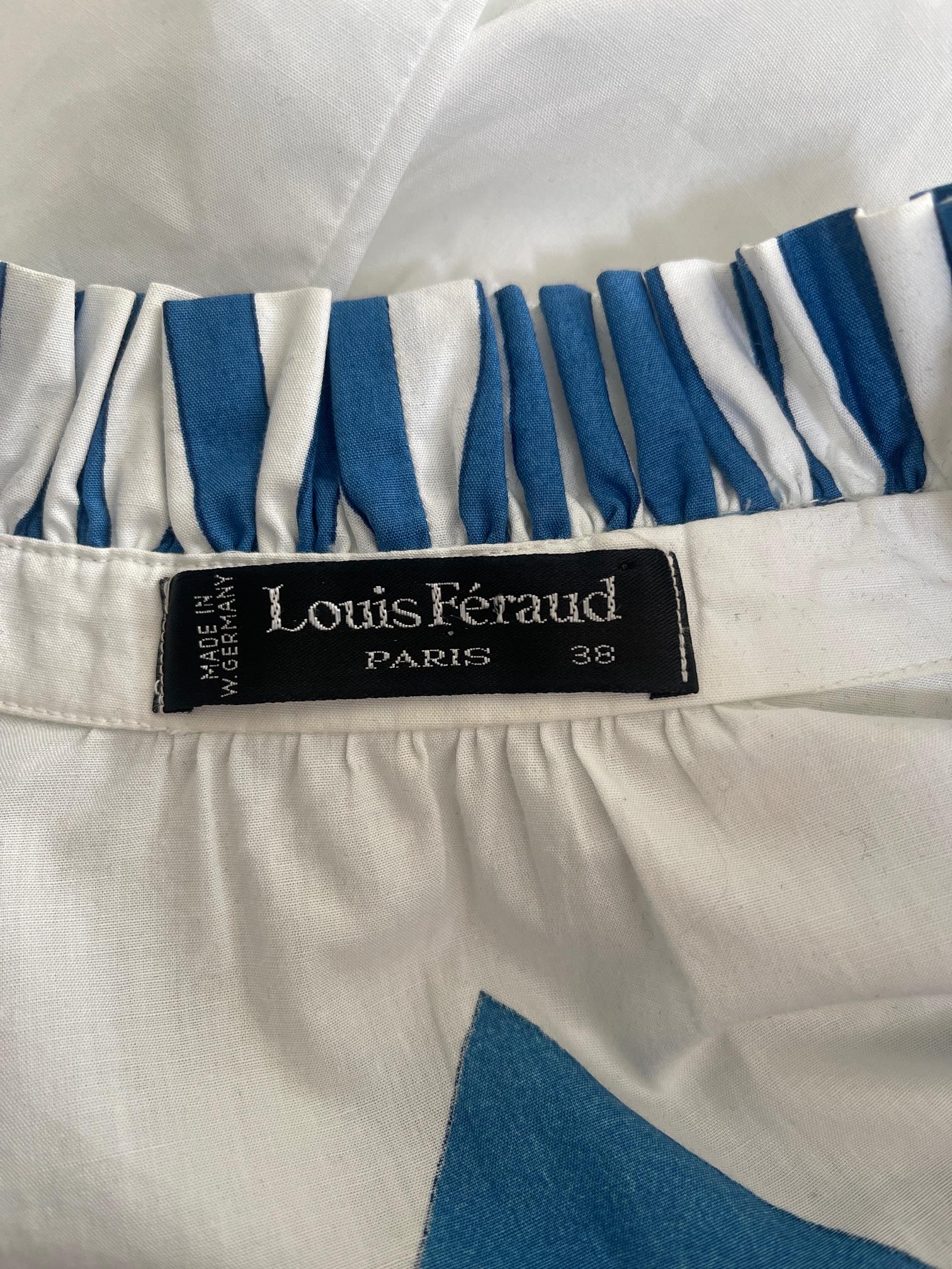 1970er Per Spook für Louis Feraud Weißes und blaues Baumwollkleid mit Gürtel Damen im Angebot