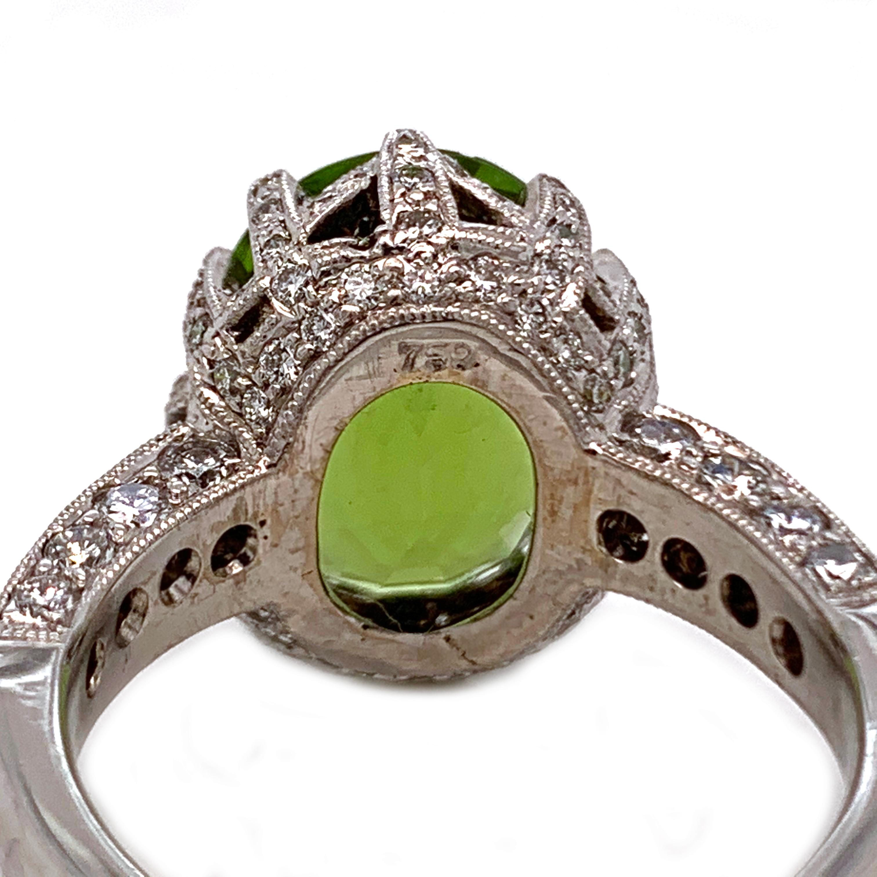 1970s Peridot and Diamond 18 Karat White Gold Ladies Ring In Excellent Condition For Sale In West Palm Beach, FL