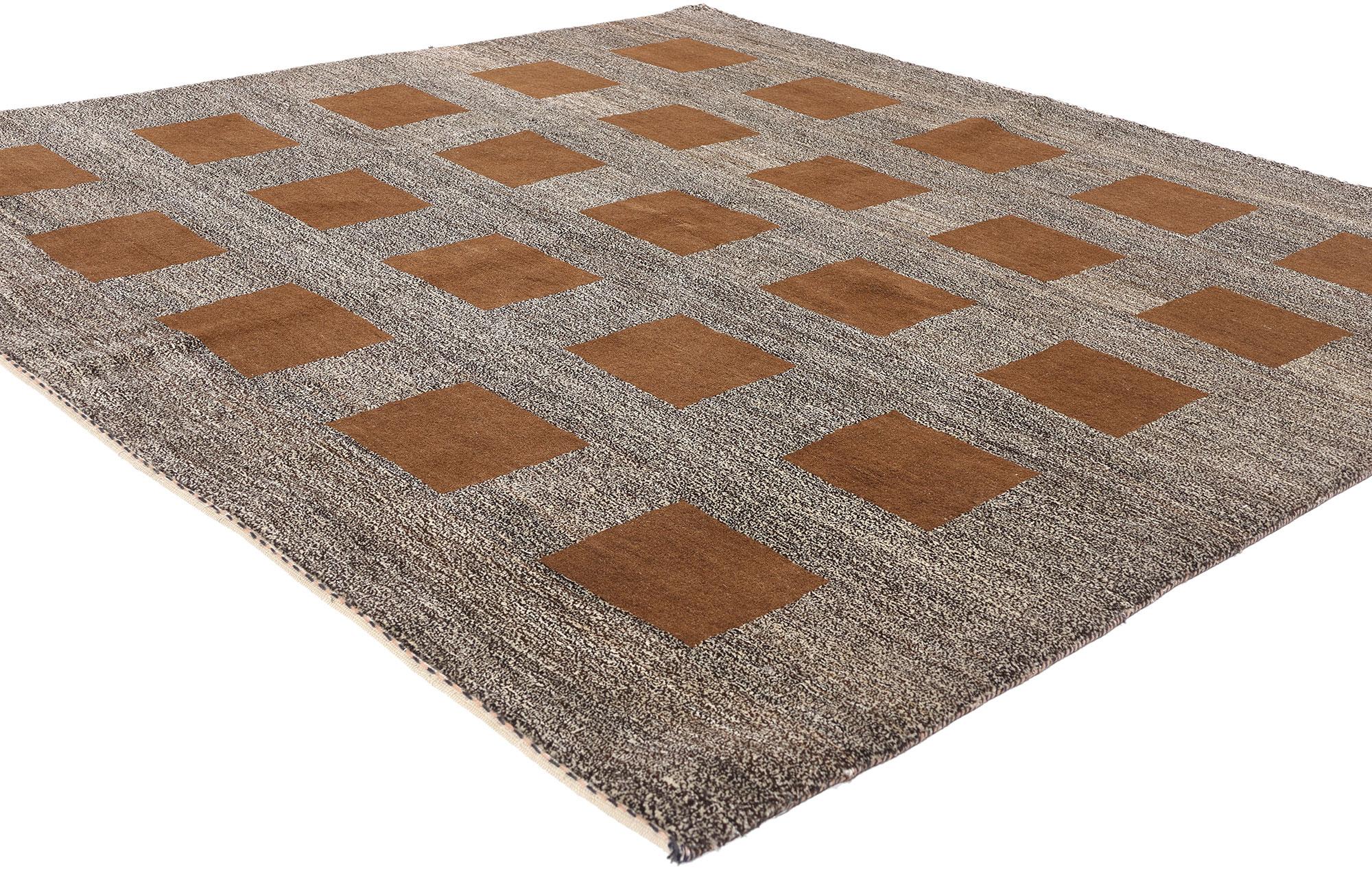79105 Vintage Persischer Gabbeh-Teppich, 06'08 x 06'06. Dieser handgeknüpfte alte persische Gabbeh-Teppich aus Wolle verkörpert die zeitlose Schlichtheit und gefühlvolle Kunstfertigkeit der traditionellen Stammesweberei. Der von geschickten