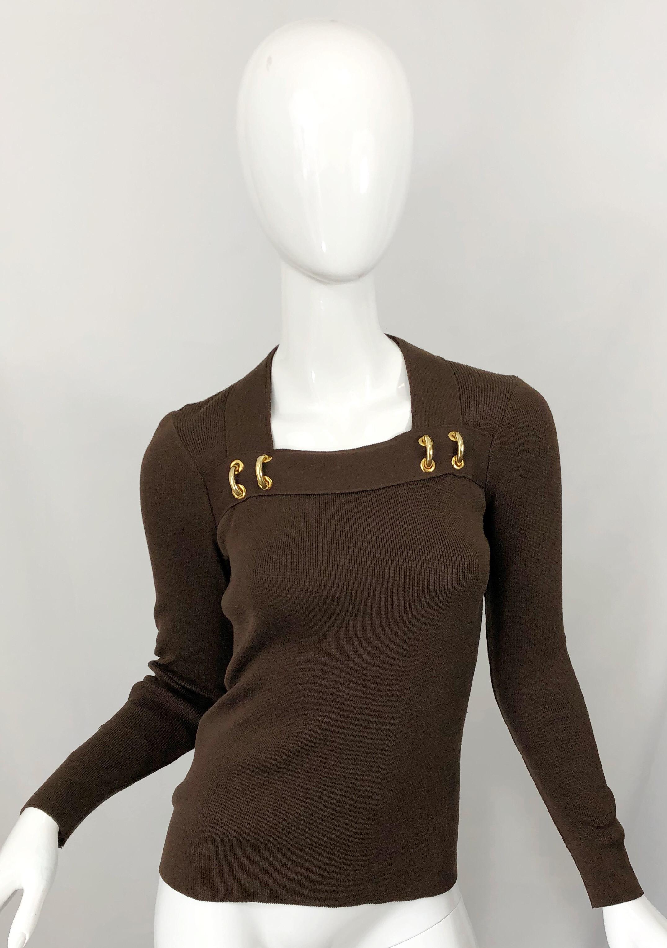 Chic vintage 70s GINA - PETITE MARMITE Palm Beach, FL chocolate brown cotton knit sweater top! 
Petite Marmite was a upscale restaurant on Worth Ave. After finding much succes, Geraldine Pucillo opened up a neighboring fashion boutique to cater to
