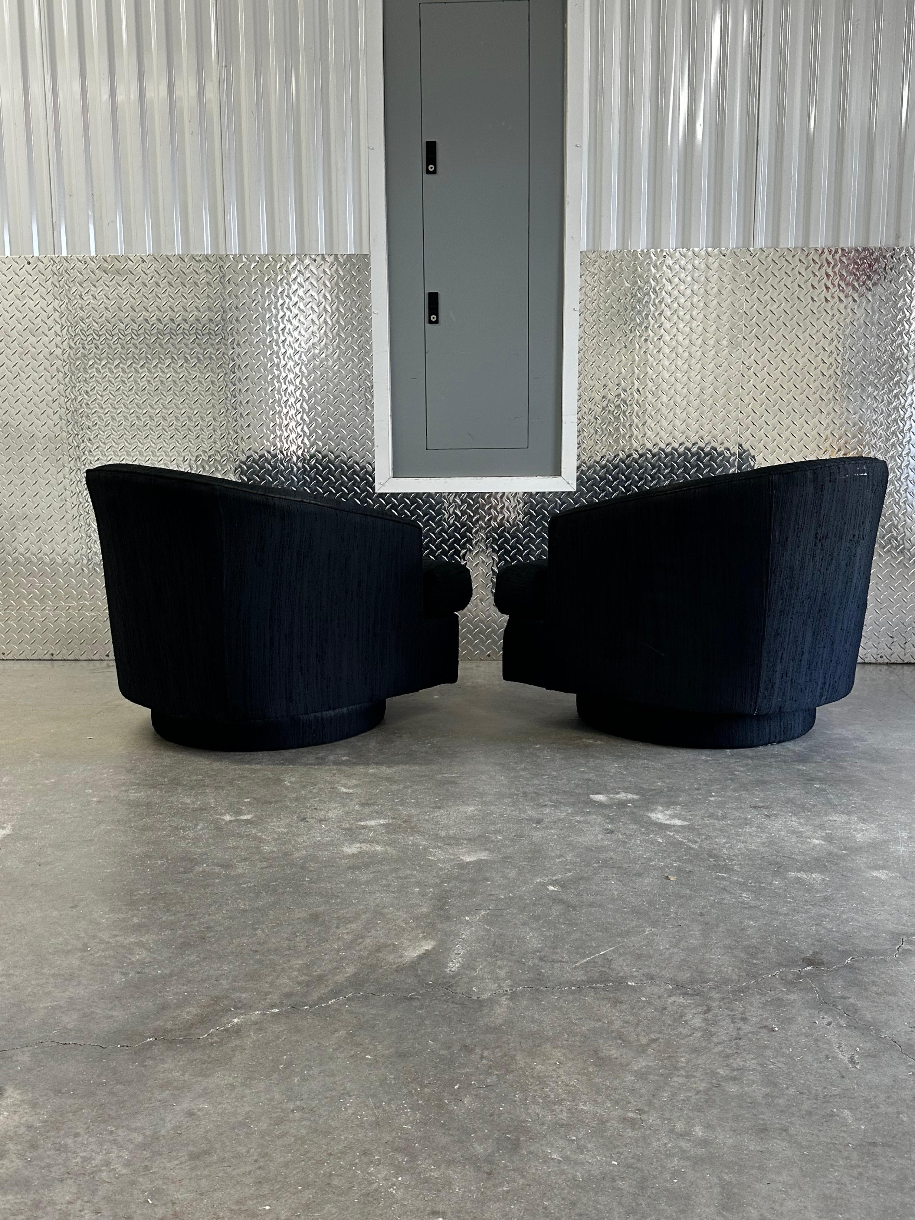 American 1970s Petite Milo Baughman Black Plinth Base Swivel Chairs, Set of 2 For Sale