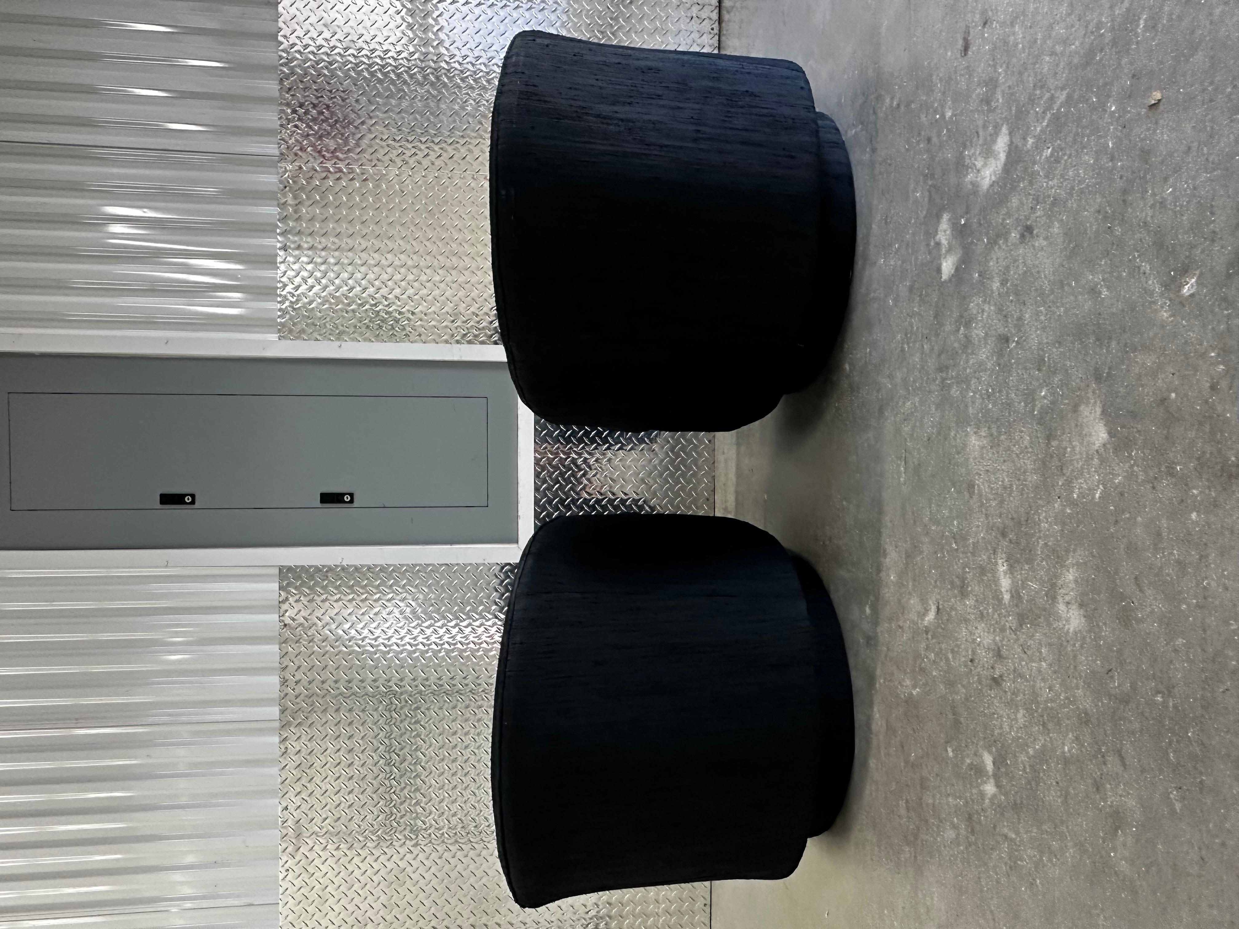 1970s Petite Milo Baughman Black Plinth Base Swivel Chairs, Set of 2 In Good Condition For Sale In Fort Lauderdale, FL