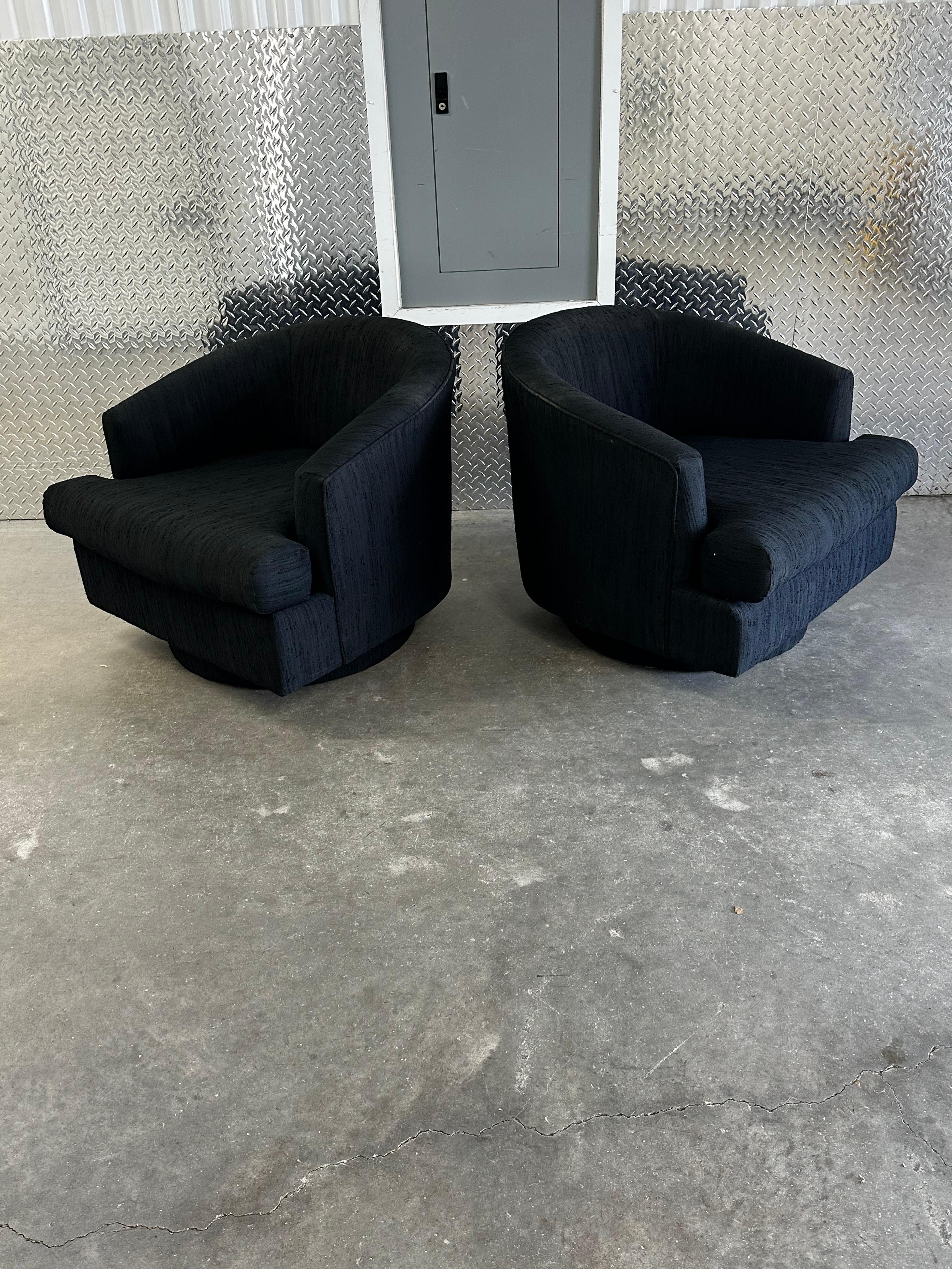 Upholstery 1970s Petite Milo Baughman Black Plinth Base Swivel Chairs, Set of 2 For Sale