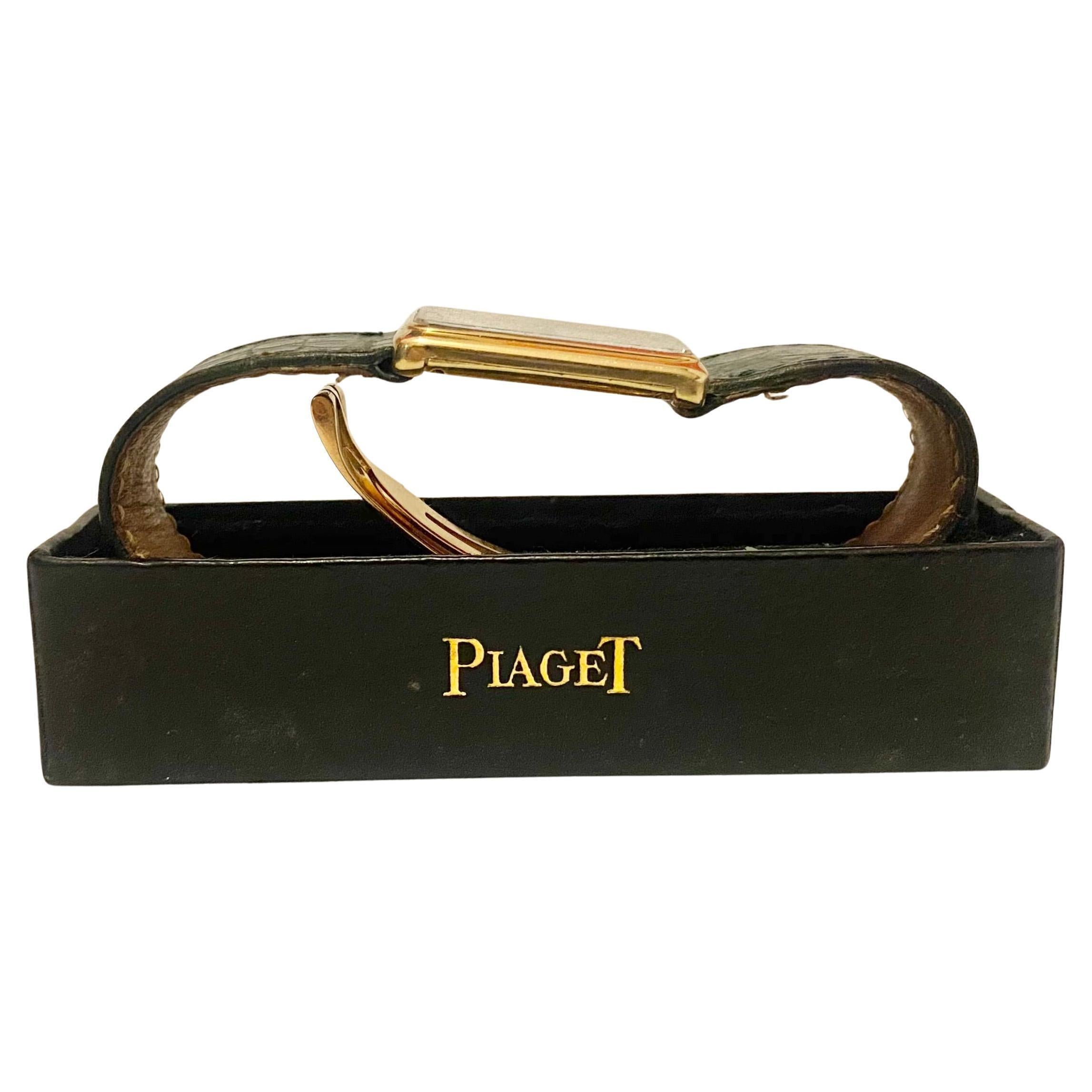 1970s Piaget Rectangular Tank Hand Wound 929 18K Roman Numbers Wrist Watch For Sale 2