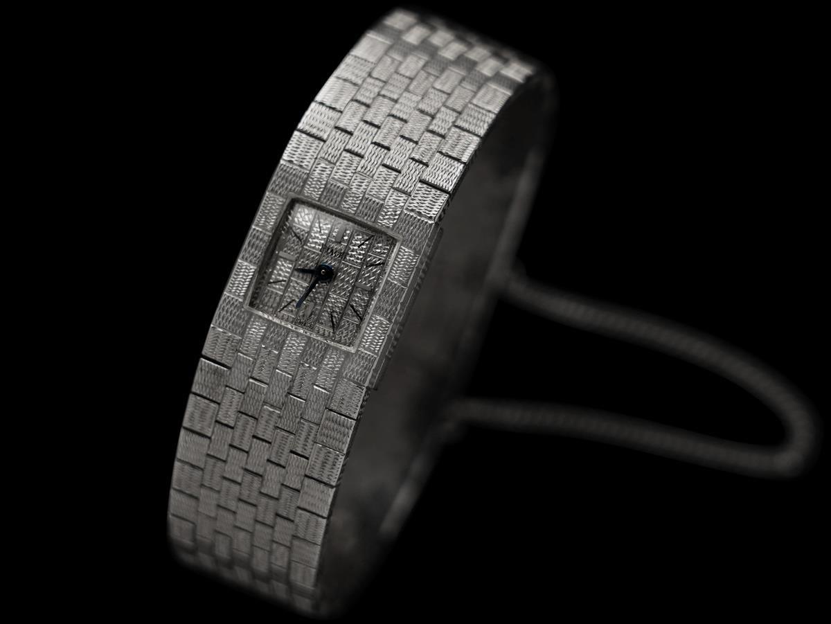 1970's Piaget Ladies Vintage Backwind Bracelet Watch - 18K Weißgold im Zustand „Gut“ im Angebot in Suwanee, GA